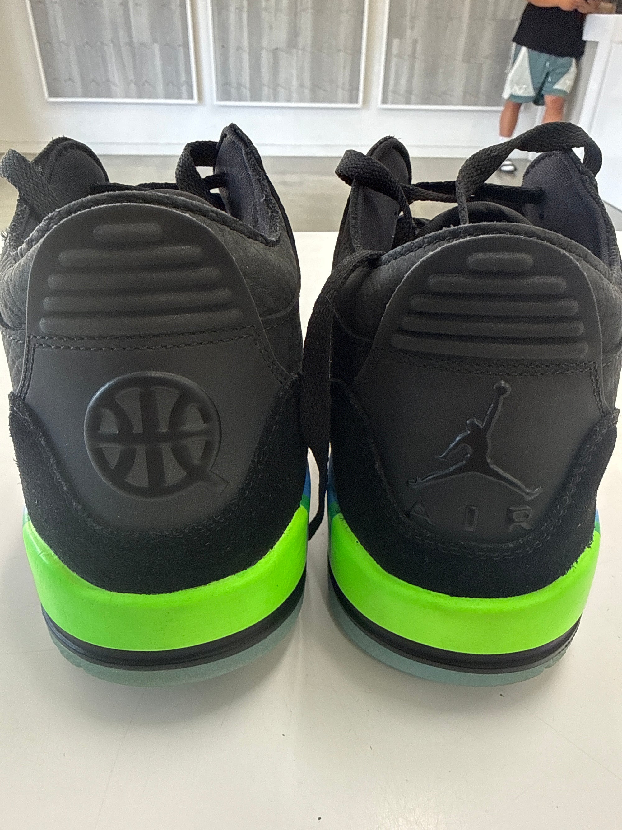AIR JORDAN 3 QUAI54 - SIZE 8 (WORN )