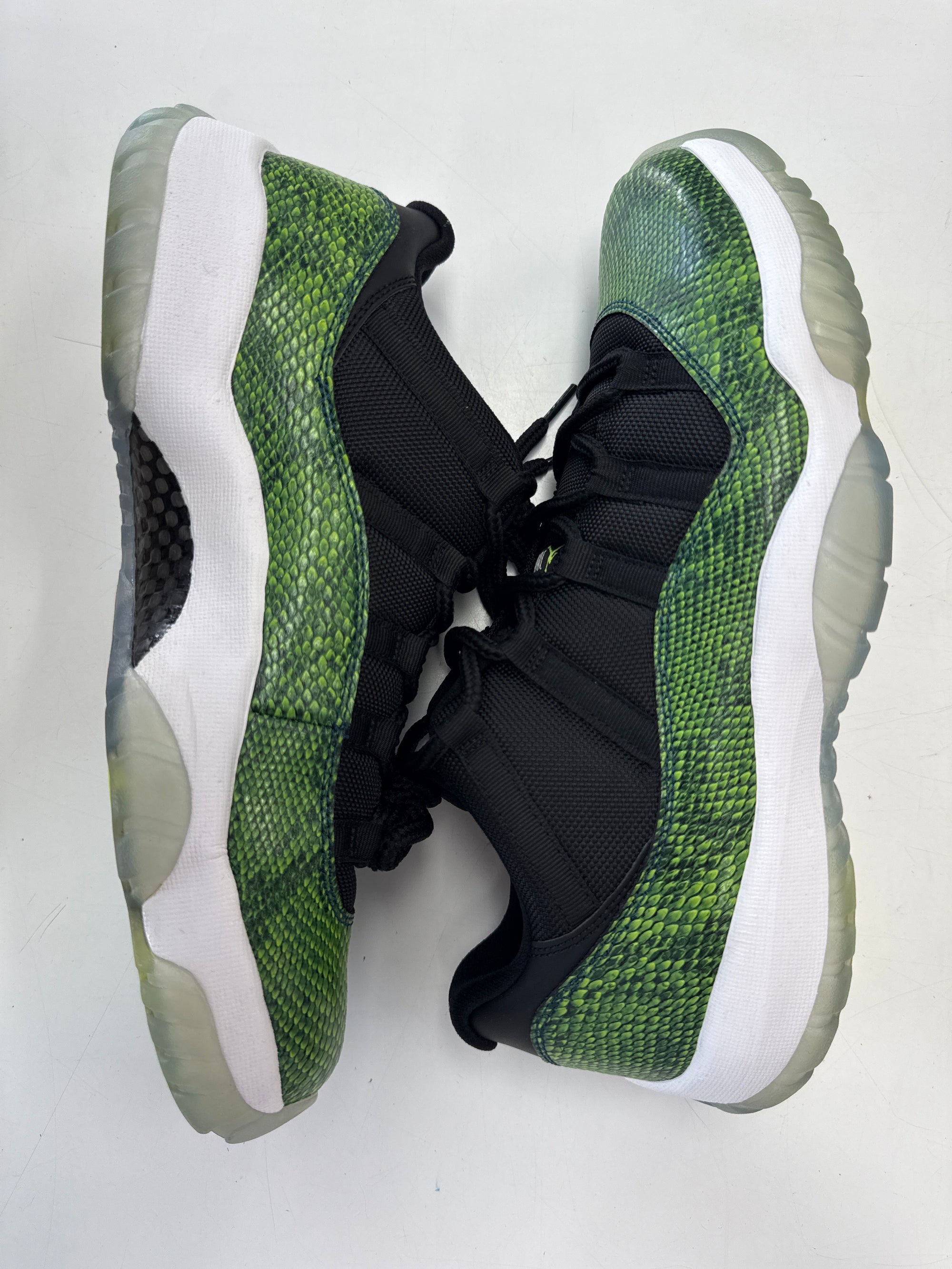 AIR JORDAN 11 LOW SNAKESKIN - SIZE 10.5 (WORN)