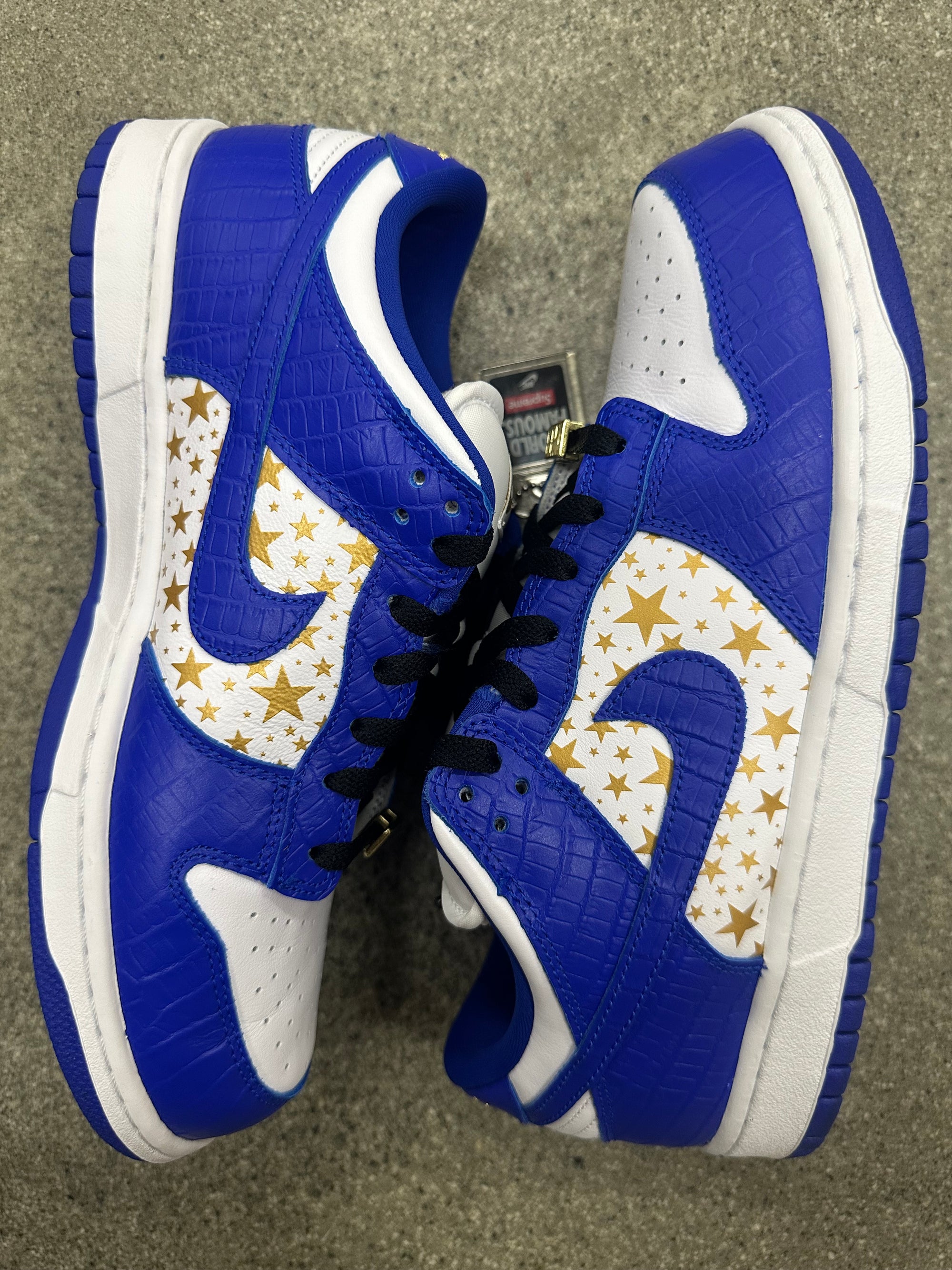 SB DUNK LOW SUPREME HYPER BLUE - SIZE 9.5 (WORN)