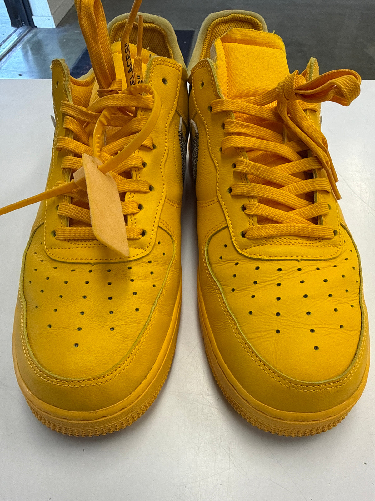 OFF WHITE AIR FORCE 1 LOW UNIVERSITY GOLD - SIZE 11 (WORN)