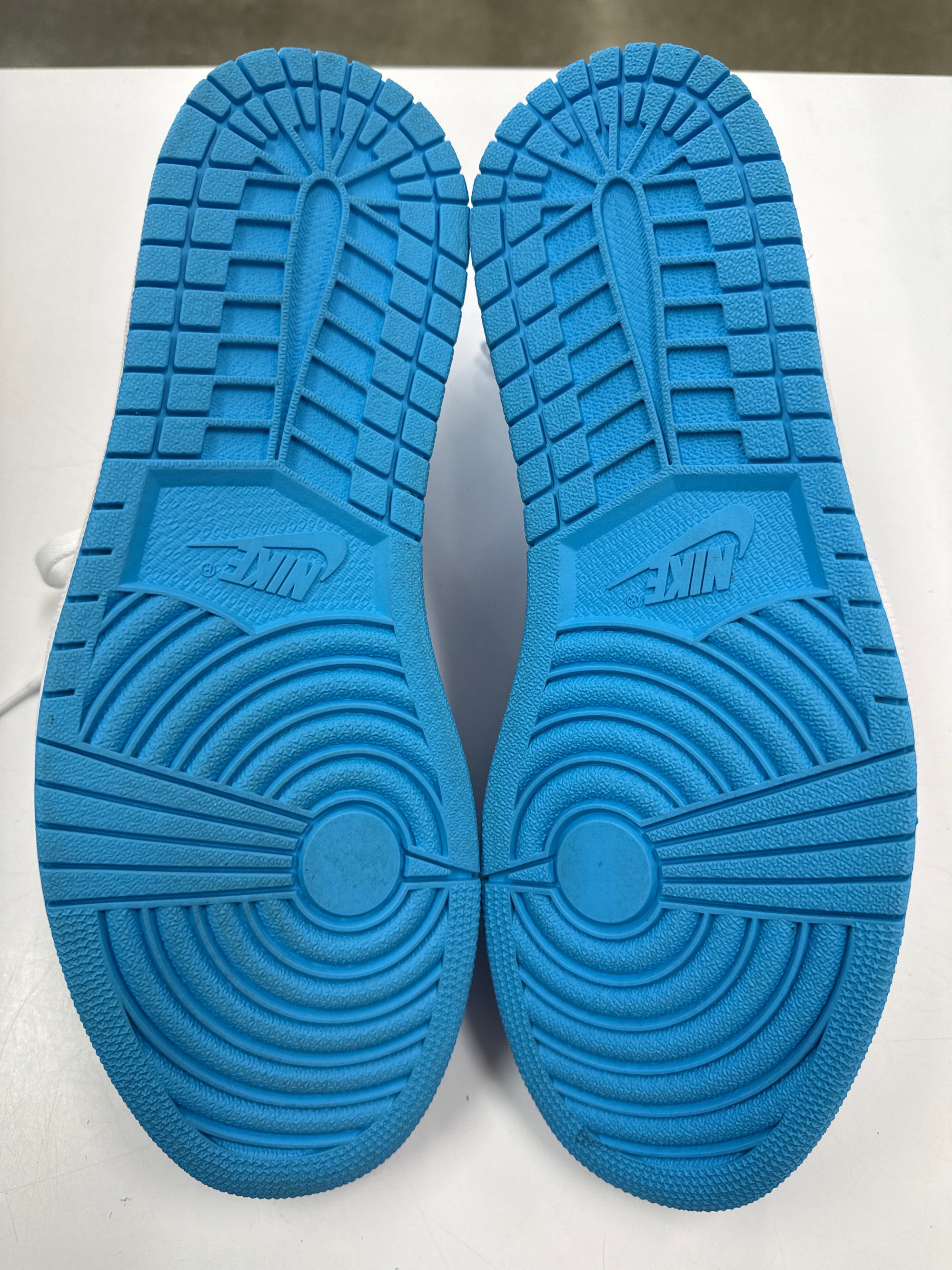 SB AIR JORDAN 1 LOW UNC - SIZE 11 (WORN)