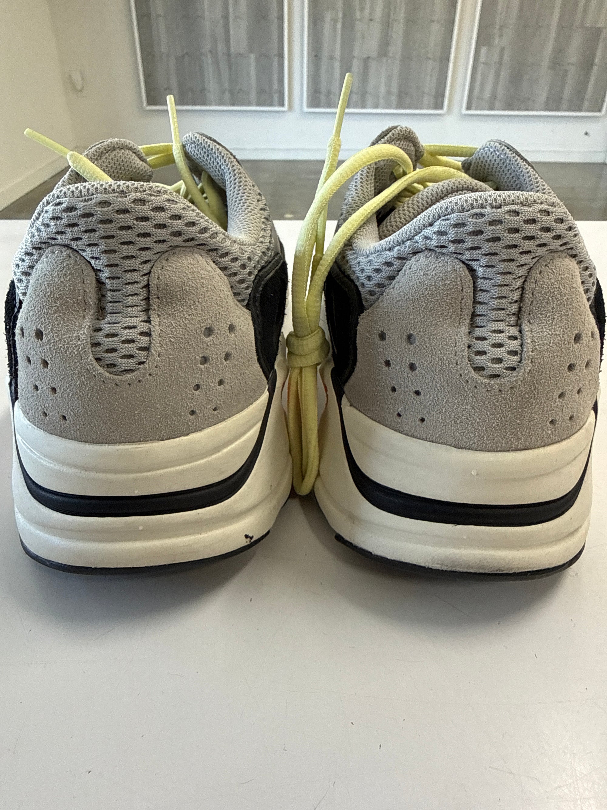 YEEZY BOOST 700 WAVE RUNNER - SIZE 9 (WORN)
