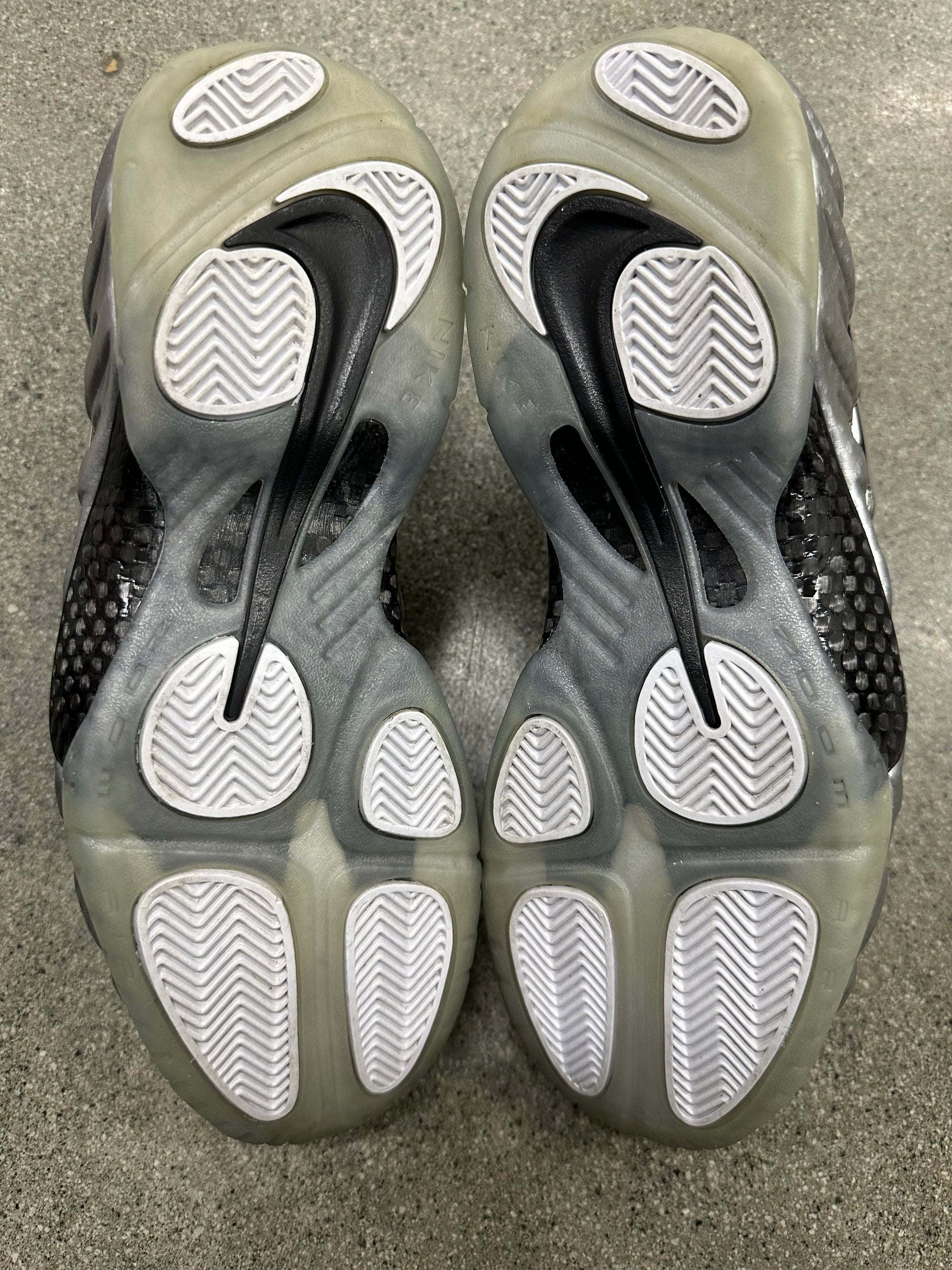 AIR FOAMPOSITE PRO SILVER SURFER - SIZE 12 (WORN) (SUPER CLEAN)