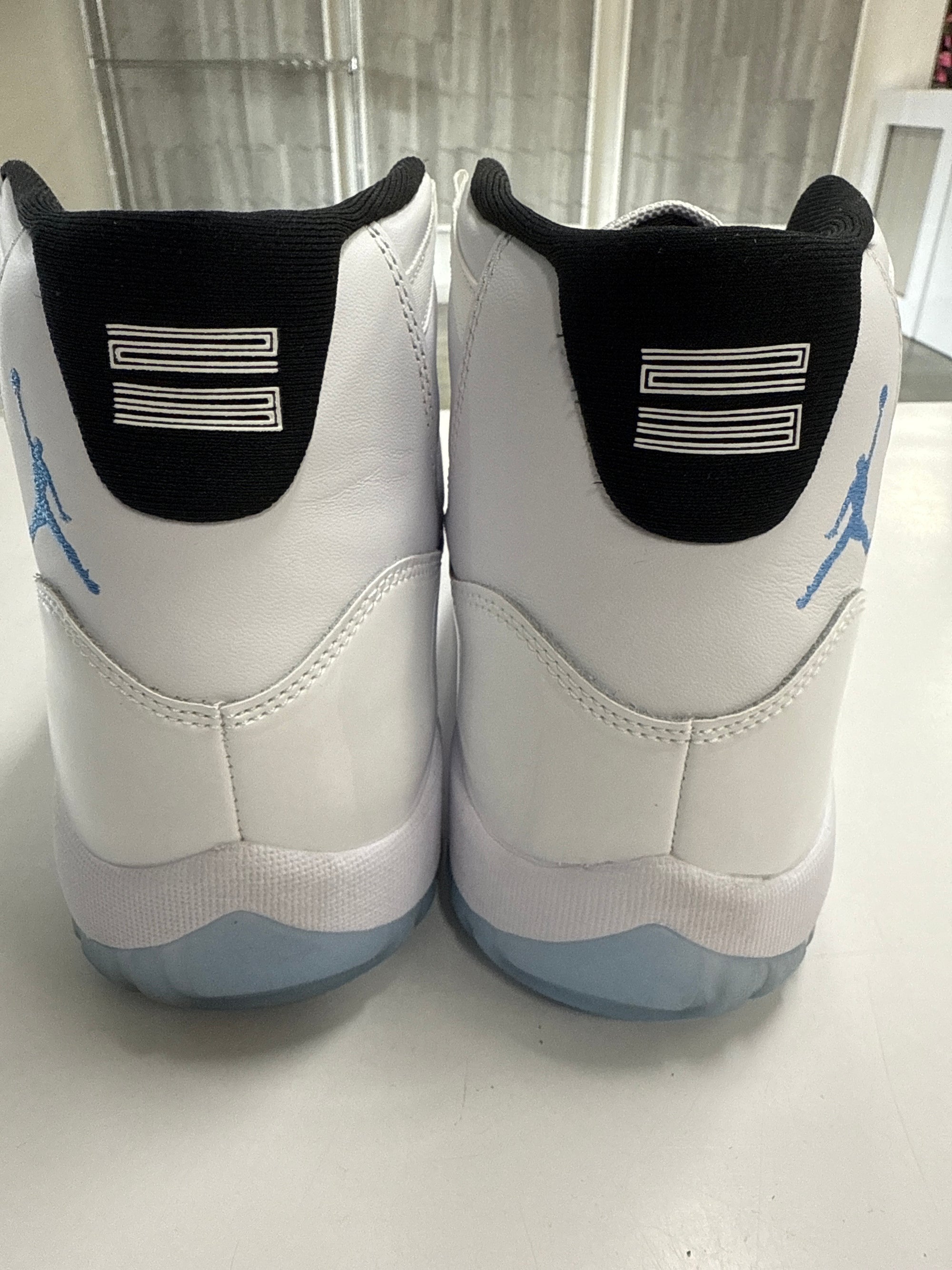 AIR JORDAN 11 LEGEND BLUE 2024 - SIZE 11 (WORN)