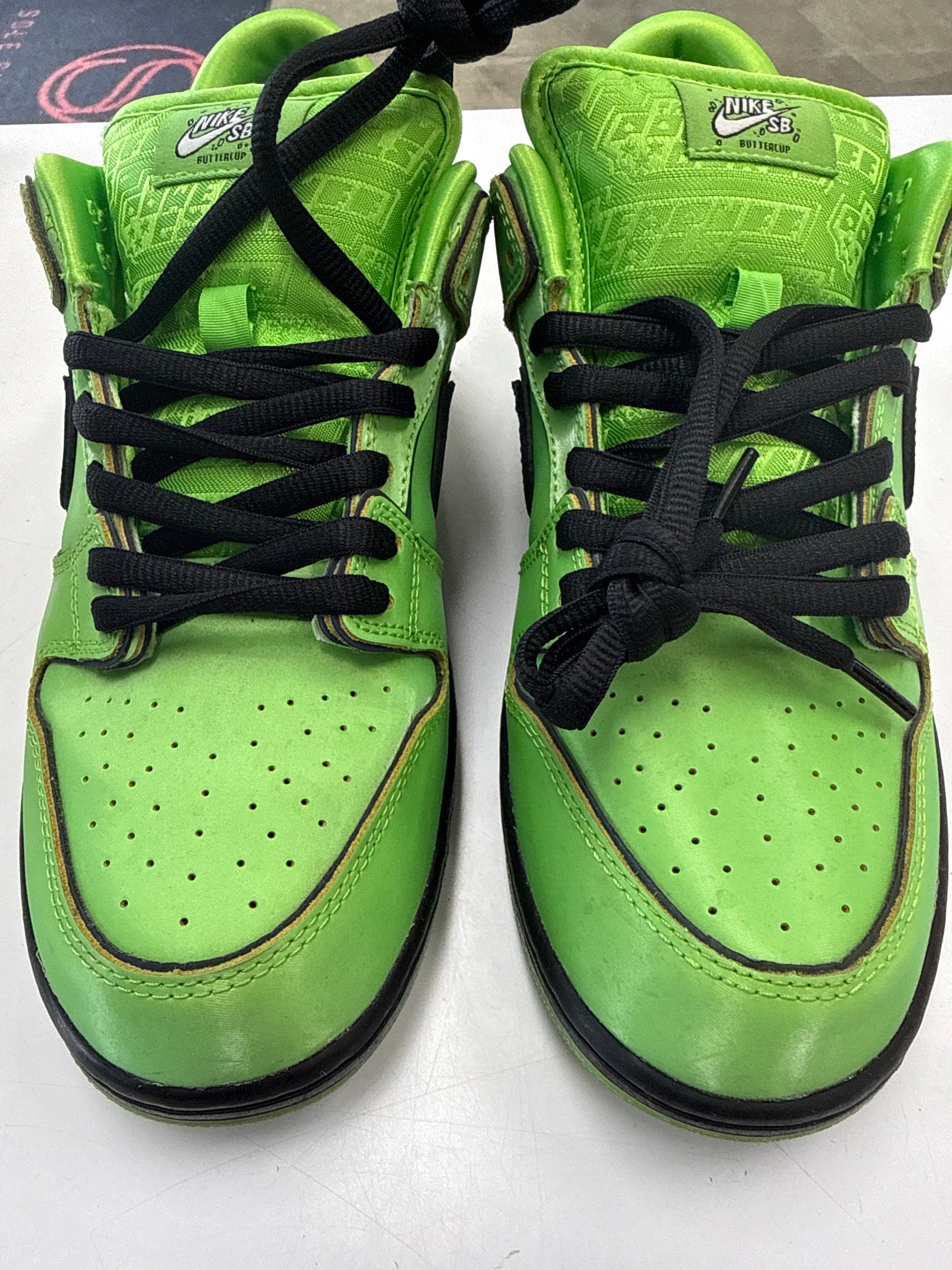 SB DUNK LOW THE POWERPUFF GIRLS BUTTERCUP - SIZE 9.5 (WORN)