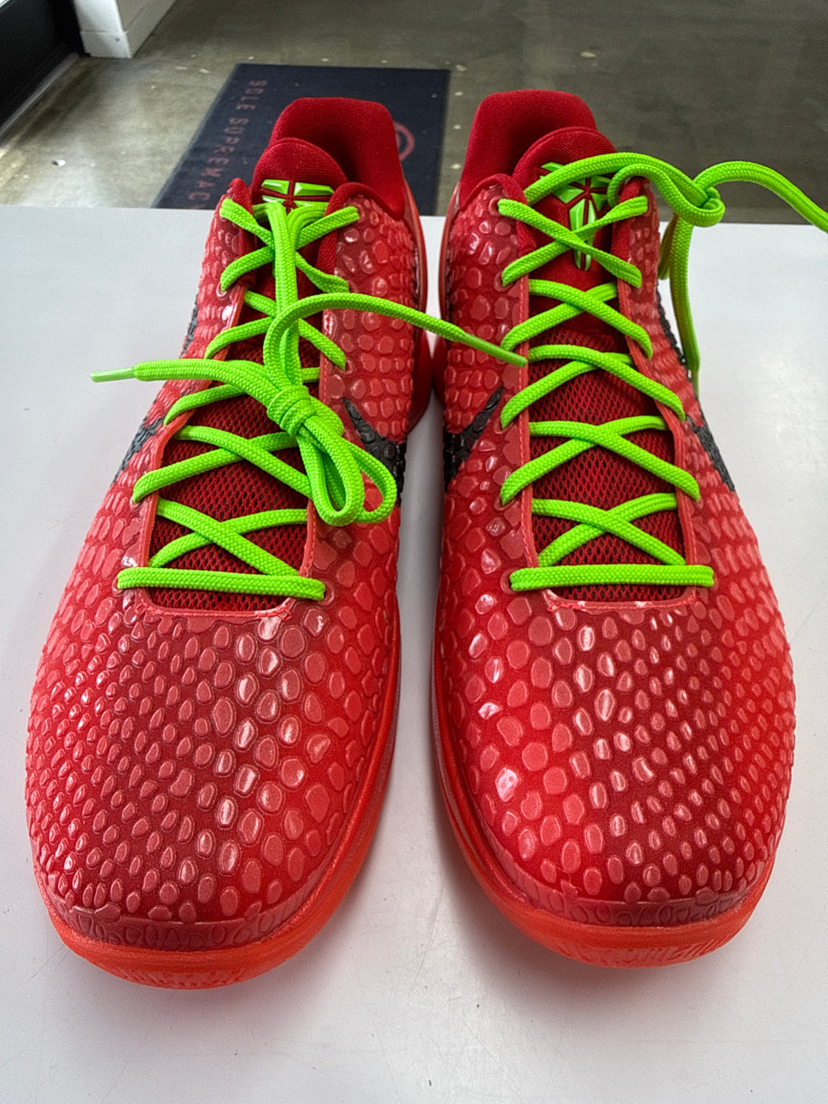 KOBE 6 PROTRO REVERSE GRINCH - SIZE 13 (WORN) - SUPER CLEAN