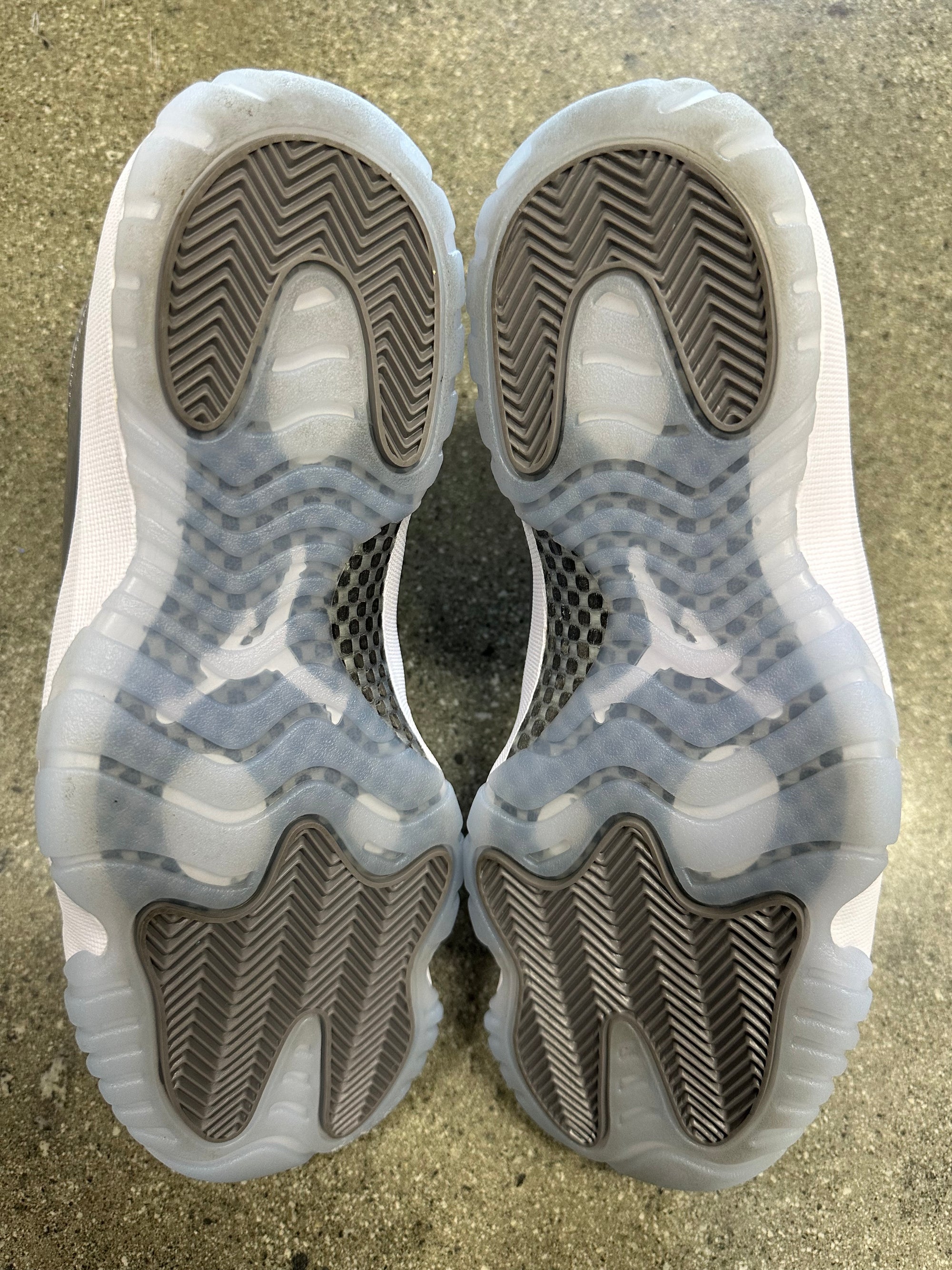 AIR JORDAN 11 COOL GREY 2021 - SIZE 10.5 (WORN)