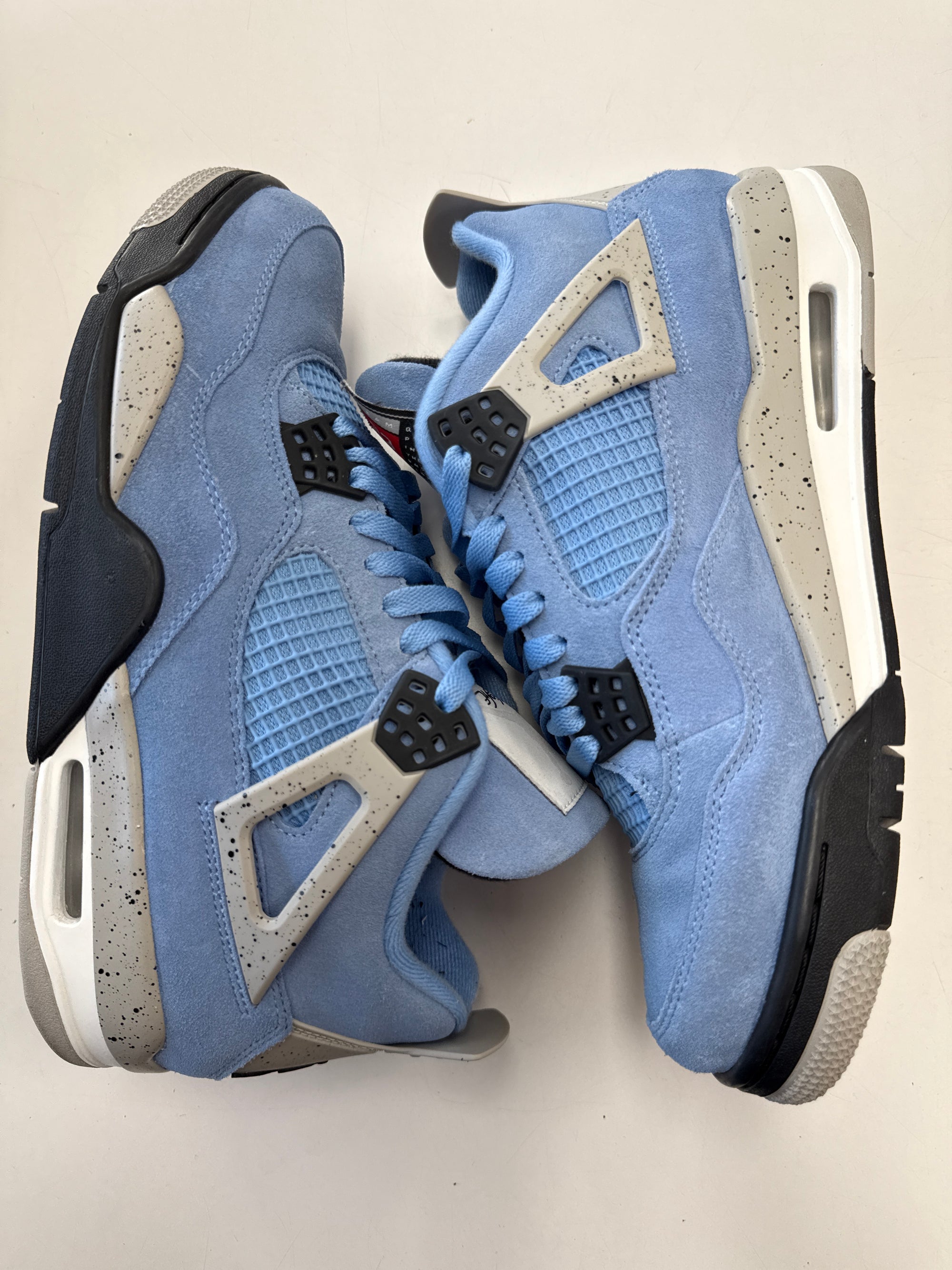 AIR JORDAN 4 UNIVERSITY BLUE - SIZE 9.5 (WORN)