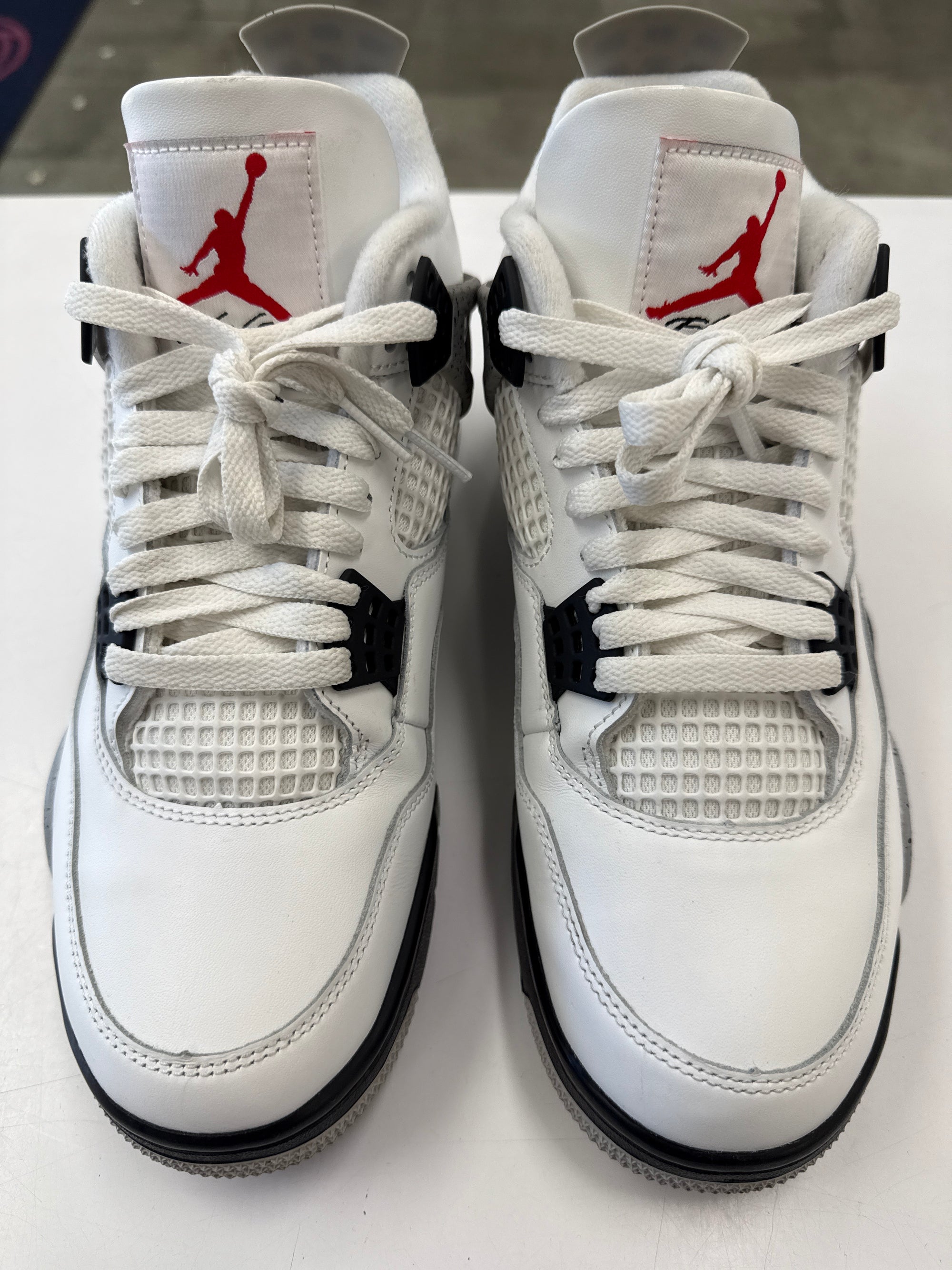 AIR JORDAN 4 WHITE CEMENT 2025 - SIZE 9.5 (WORN)