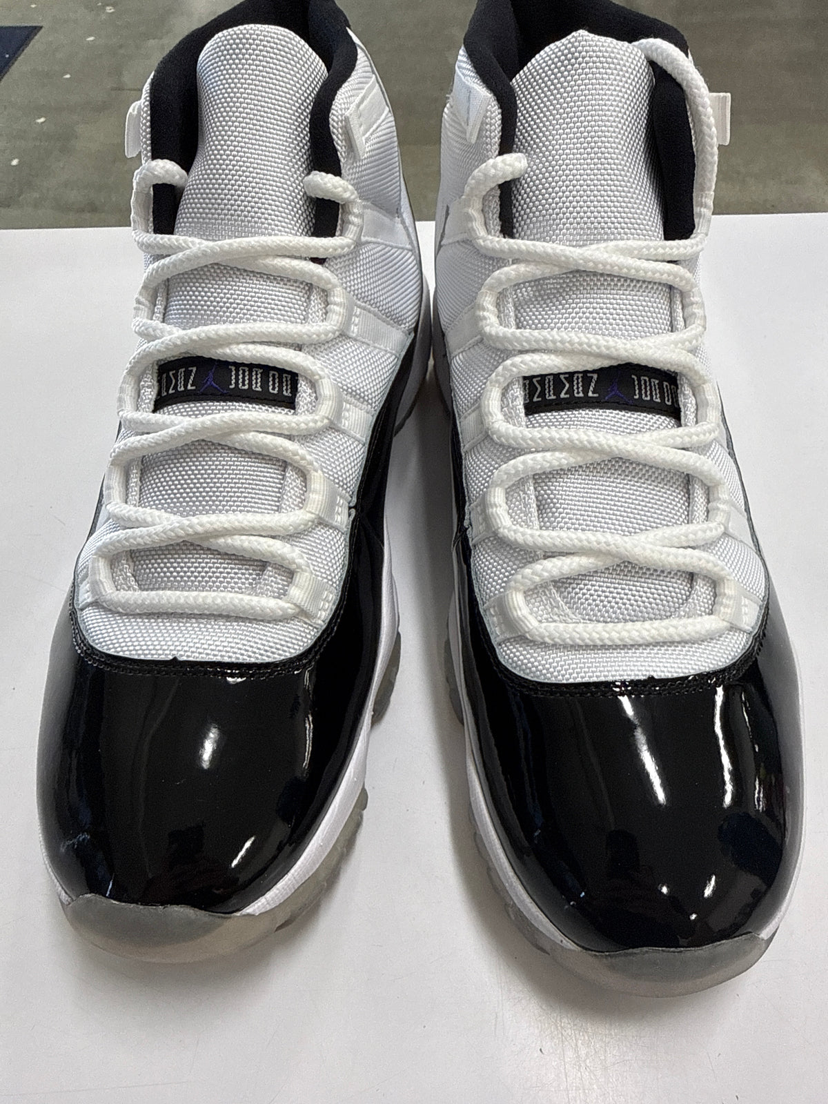 AIR JORDAN 11 CONCORD 2018 - SIZE 11 (WORN)