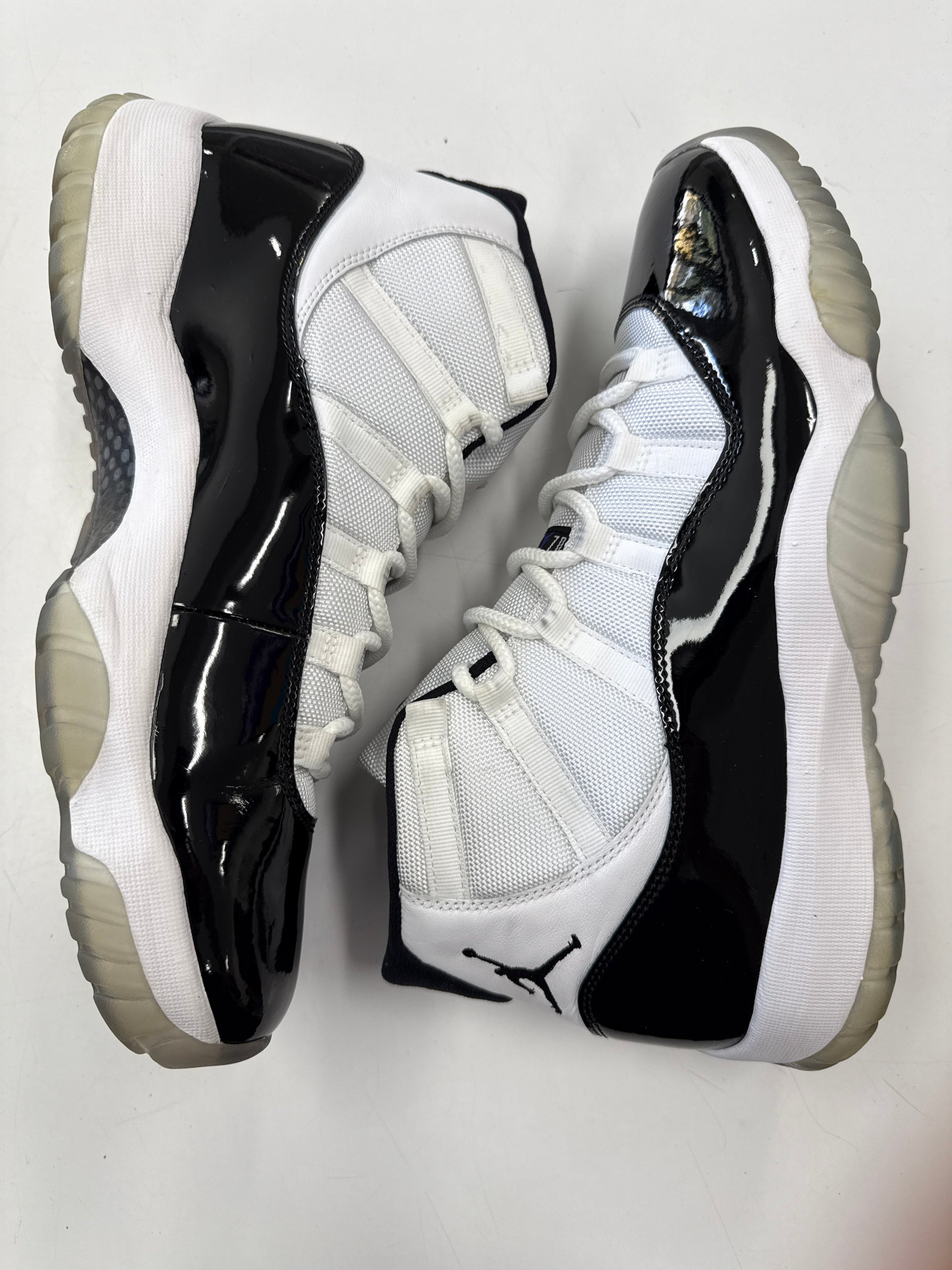 AIR JORDAN 11 CONCORD 2018 - SIZE 11.5 (WORN)
