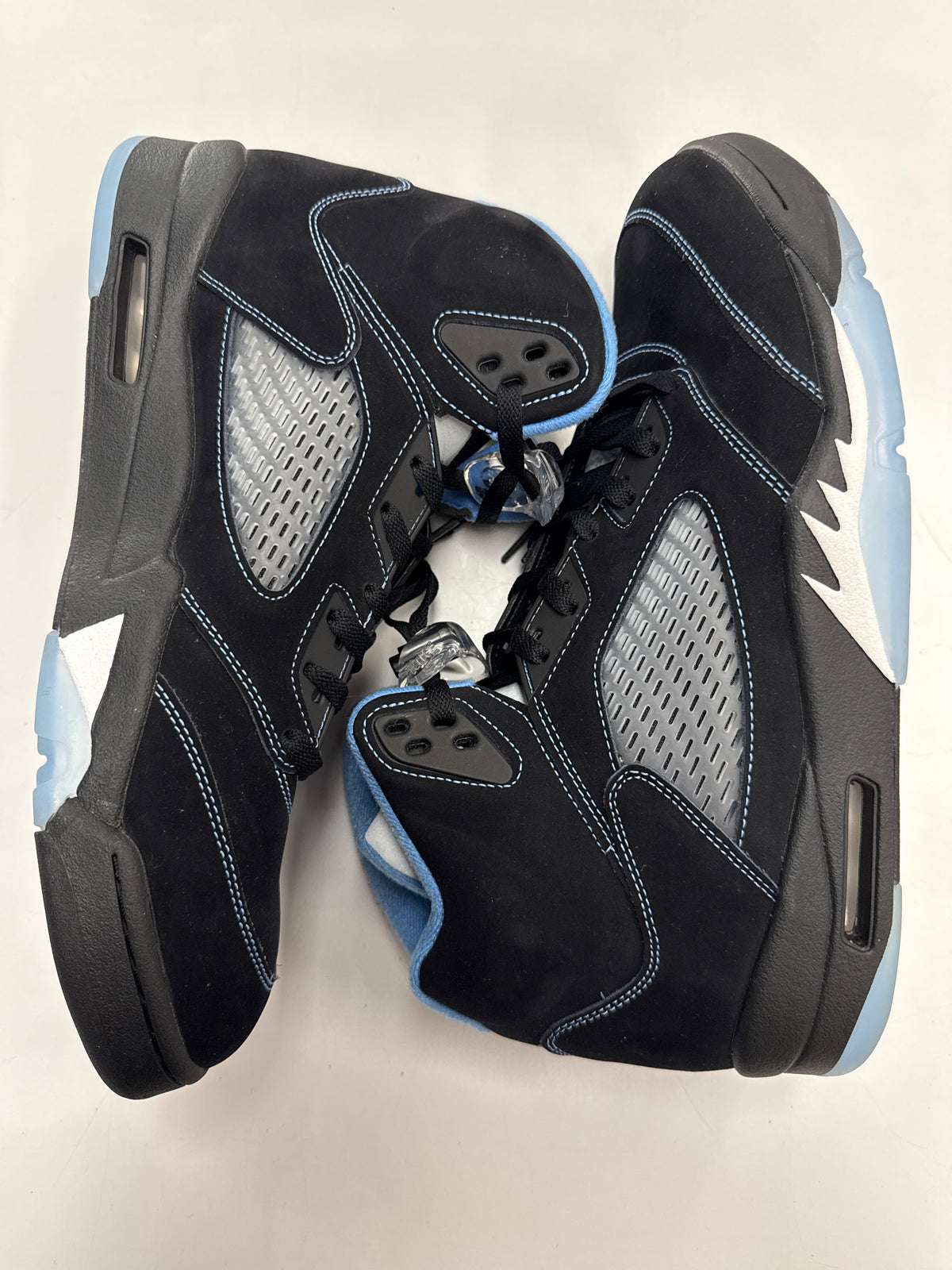 AIR JORDAN 5 BLACK UNIVERSITY BLUE 2026 - SIZE 13 (WORN)