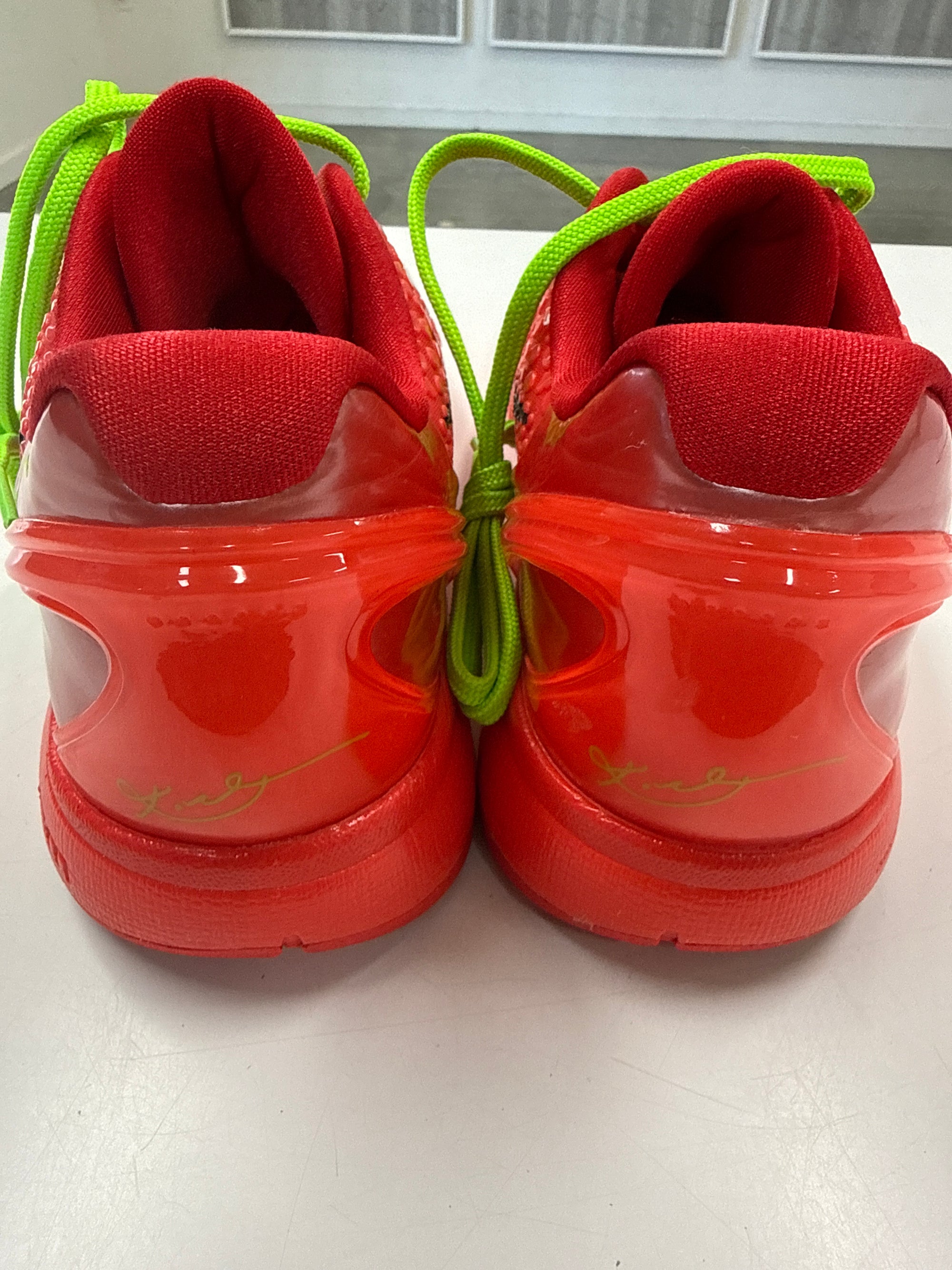 KOBE 6 PROTRO REVERSE GRINCH - SIZE 11 (WORN)