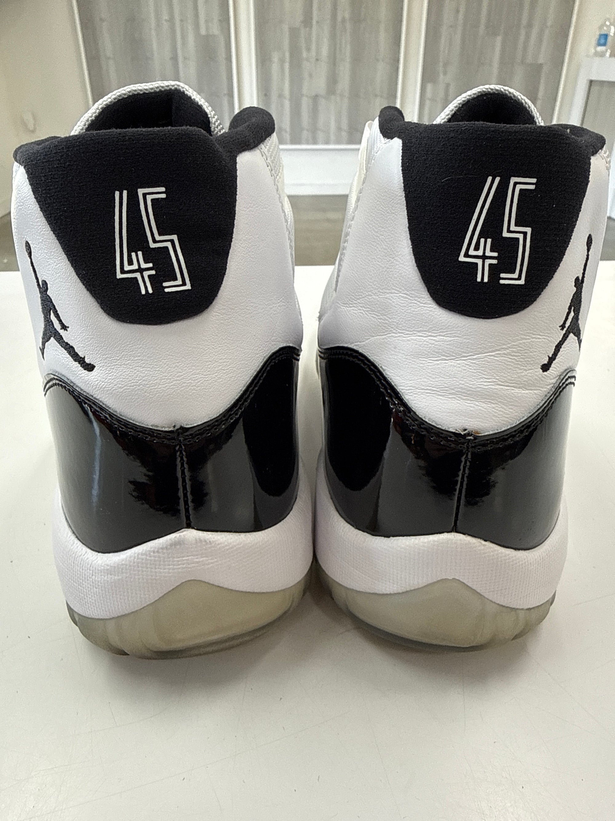 AIR JORDAN 11 CONCORD 2018 - SIZE 11.5 (WORN)