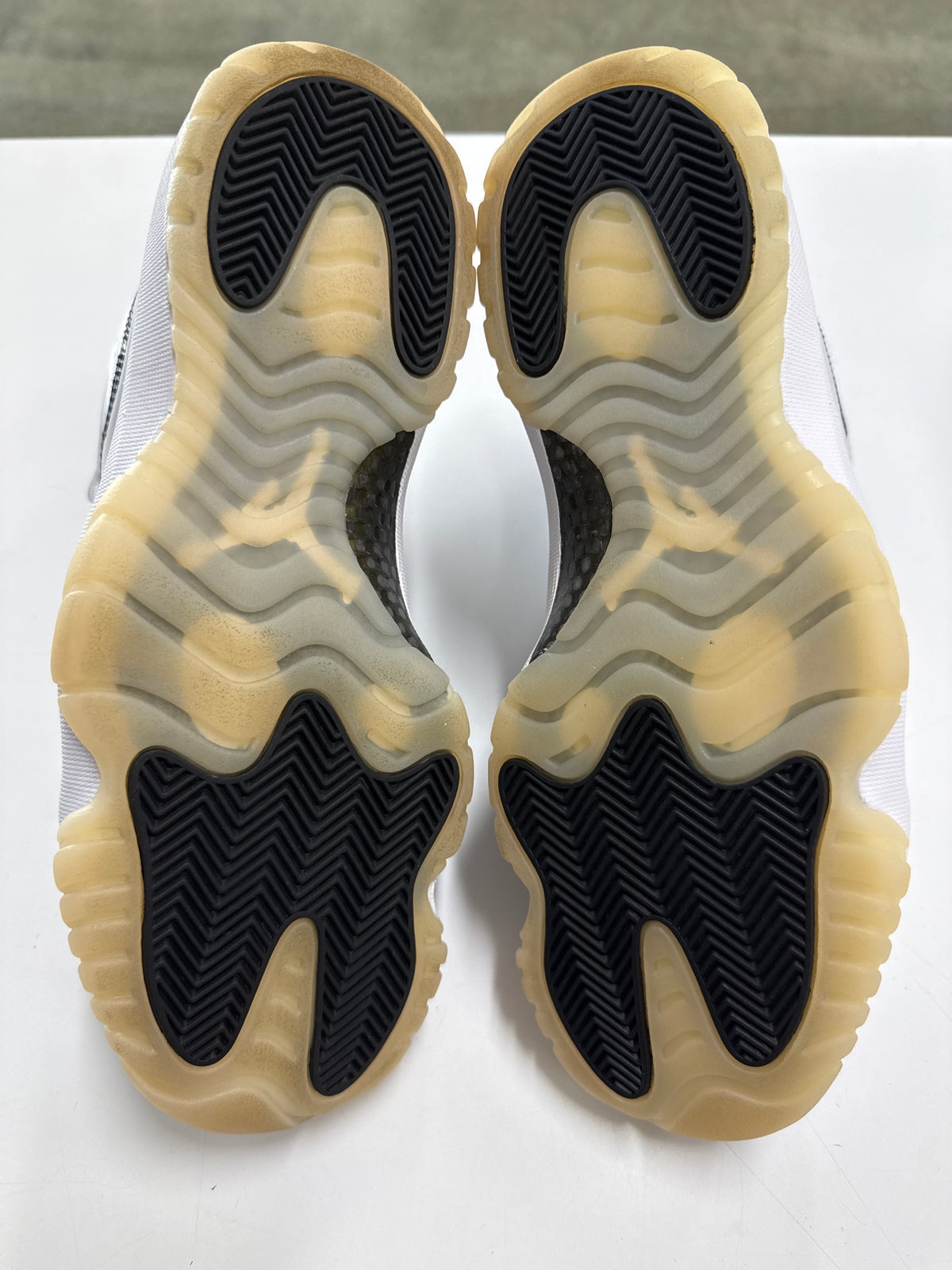 AIR JORDAN 11 DMP - SIZE 11 (WORN)