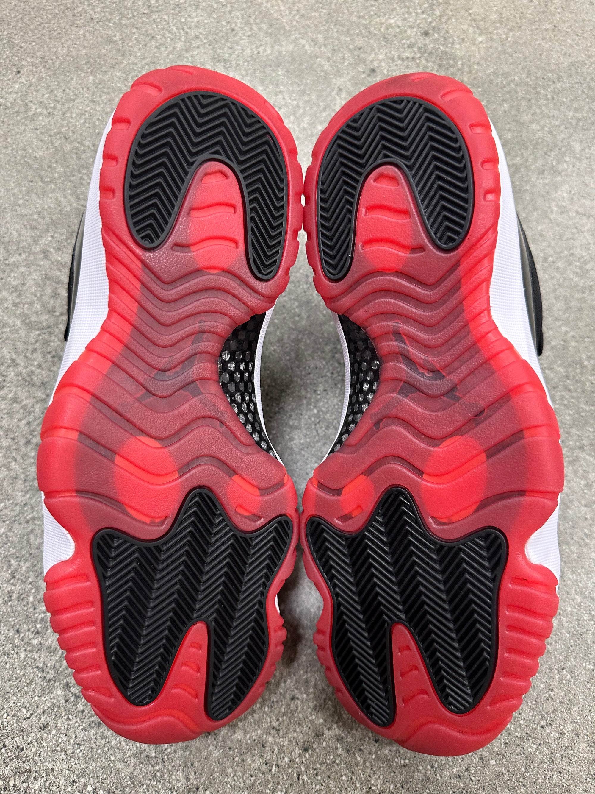 AIR JORDAN 11 LOW BRED 2025 - SIZE 11 (WORN) - SUPER CLEAN