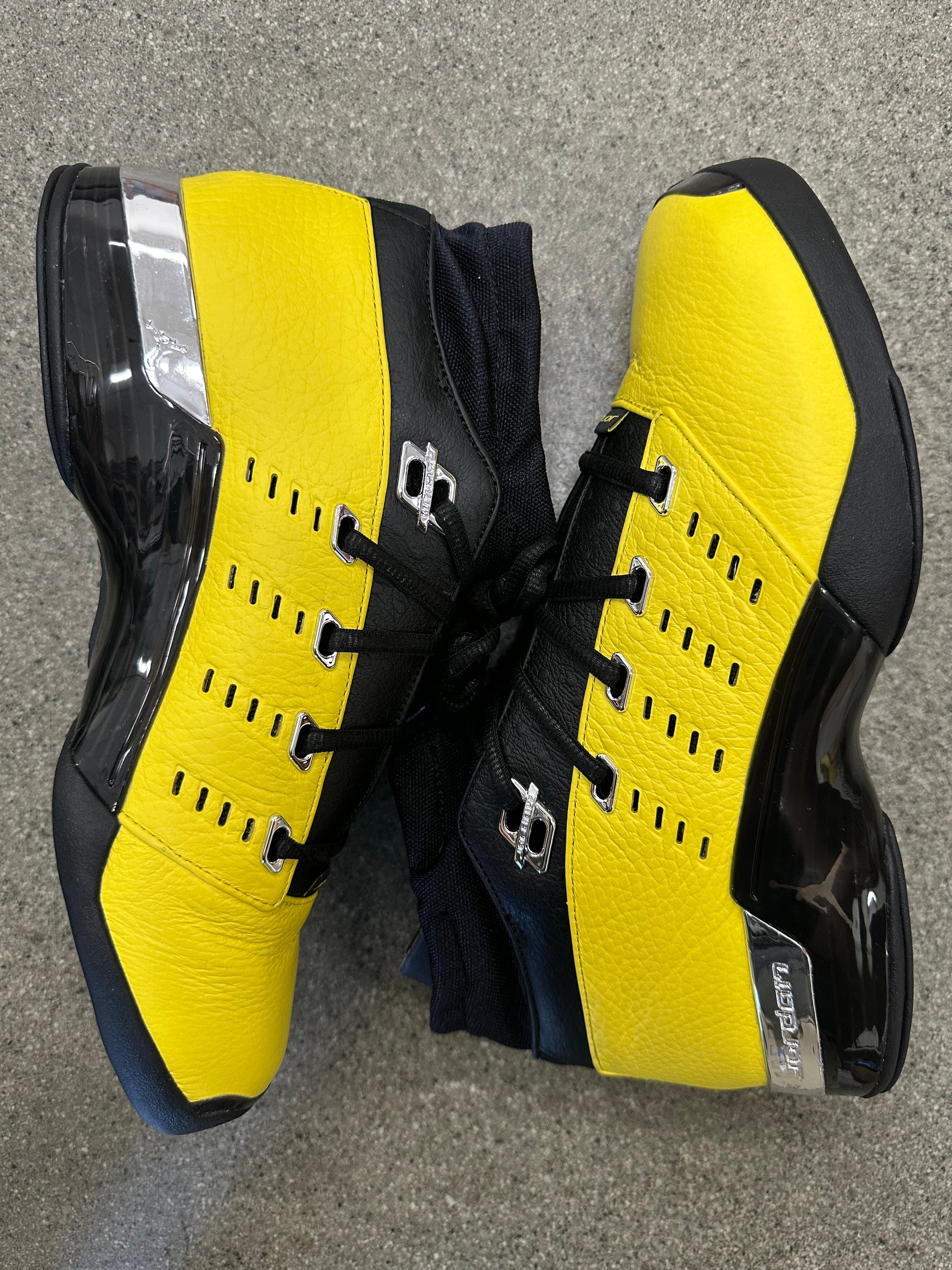 AIR JORDAN 17 LOW SOLEFLY LIGHTNING - SIZE 9 (WORN)