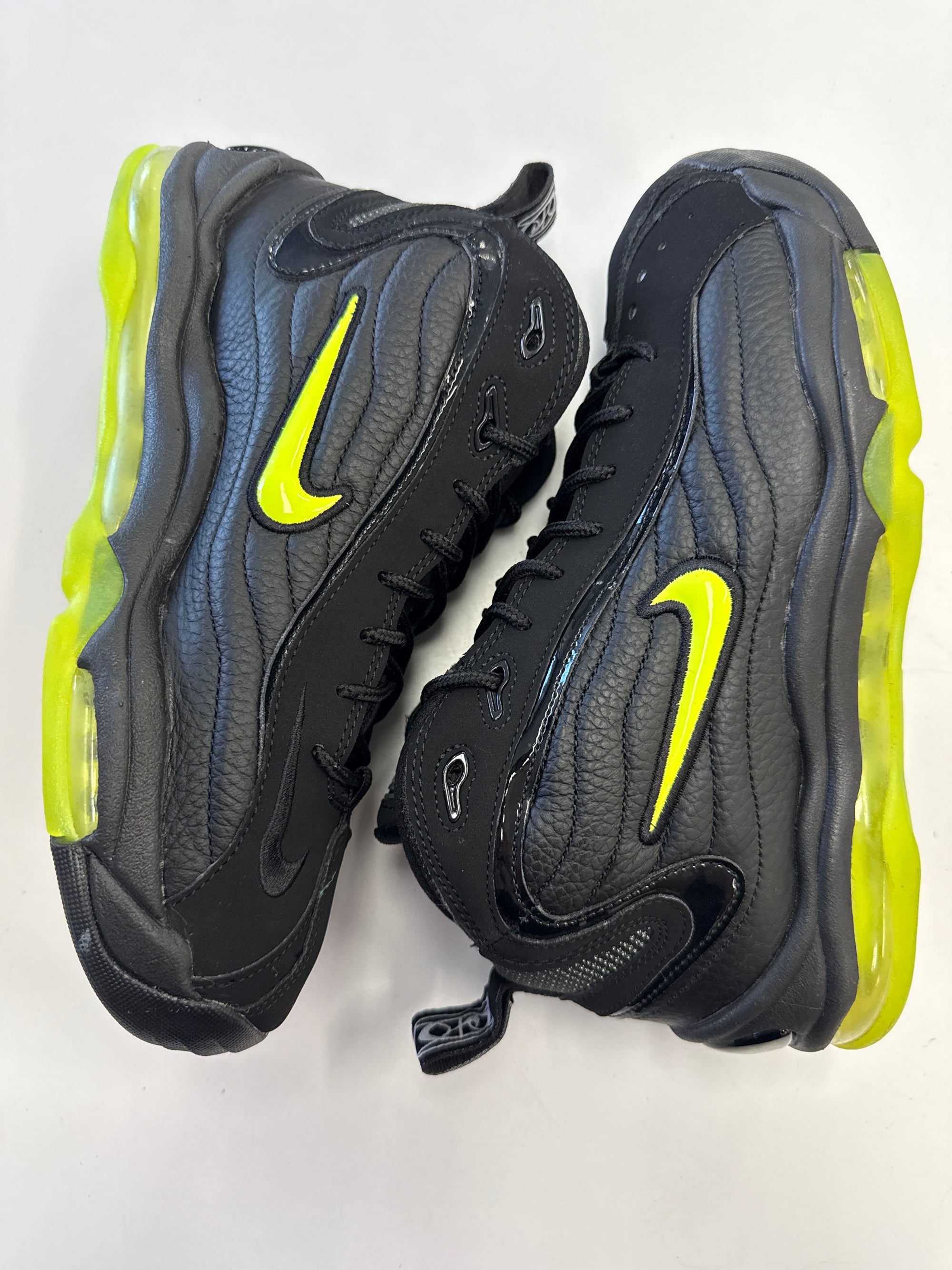 AIR TOTAL MAX UPTEMPO BLACK VOLT 2020 - SIZE 8 (WORN)