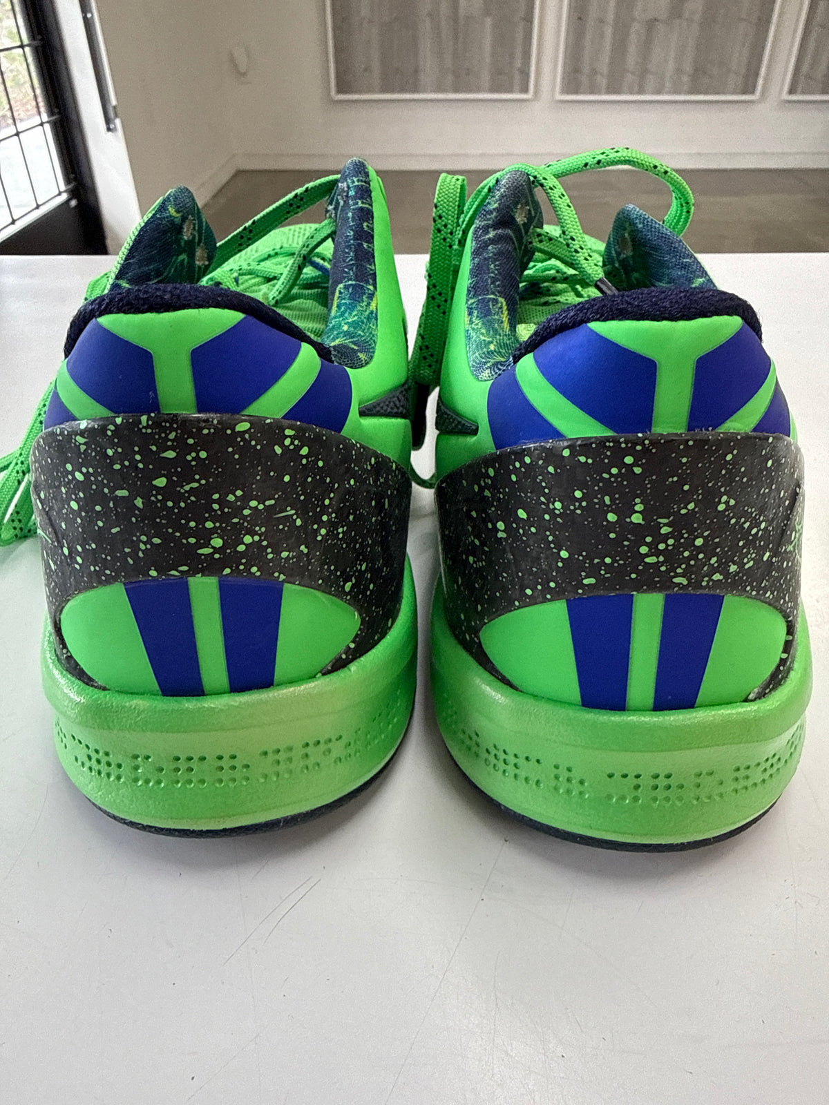 KOBE 8 ELITE SUPERHERO - SIZE 9 (WORN)