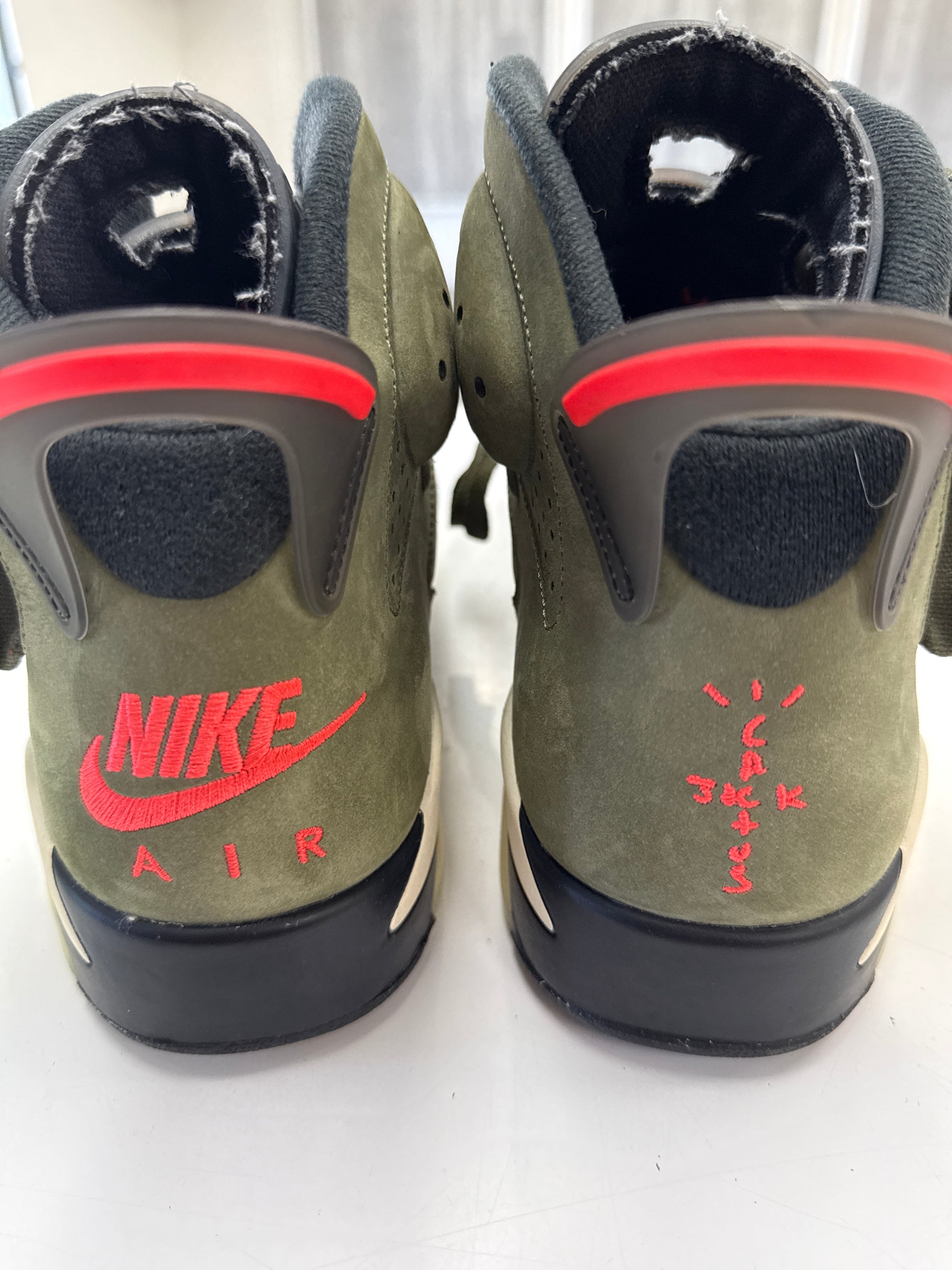 AIR JORDAN 6 OLIVE TRAVIS SCOTT - SIZE 11 (WORN)