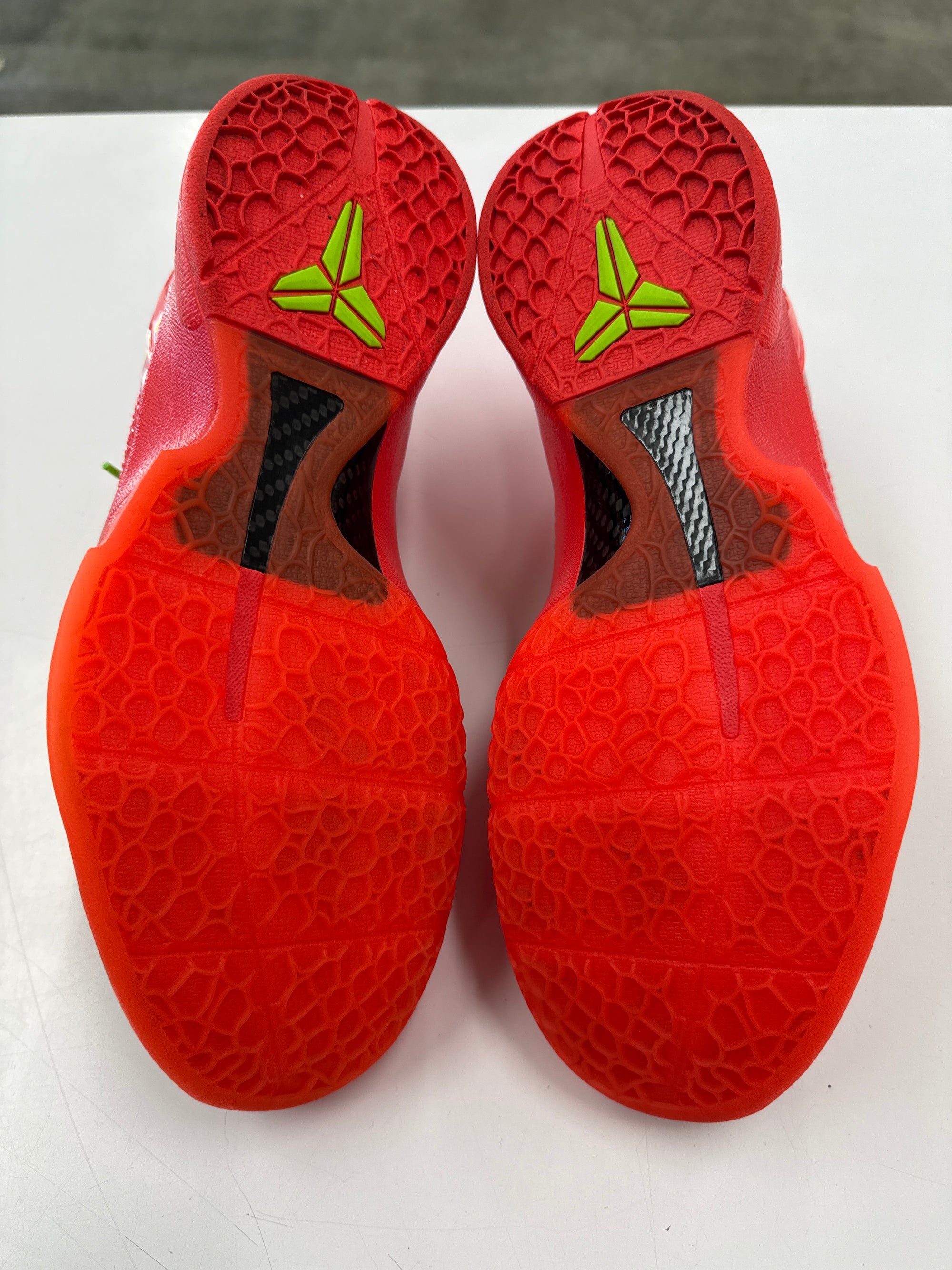 KOBE 6 PROTRO REVERSE GRINCH - SIZE 10 (WORN)