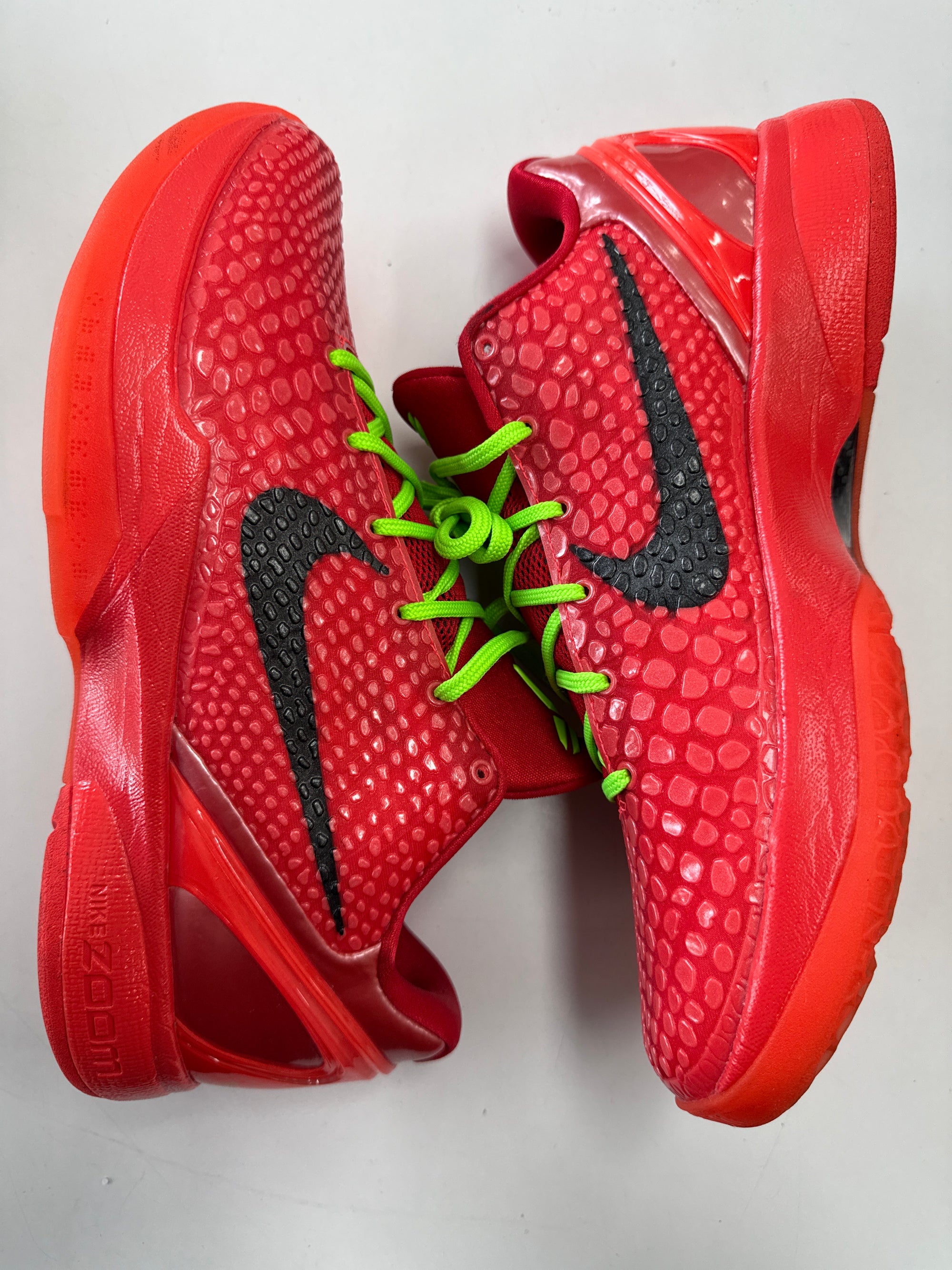 KOBE 6 PROTRO REVERSE GRINCH - SIZE 10.5 (WORN)