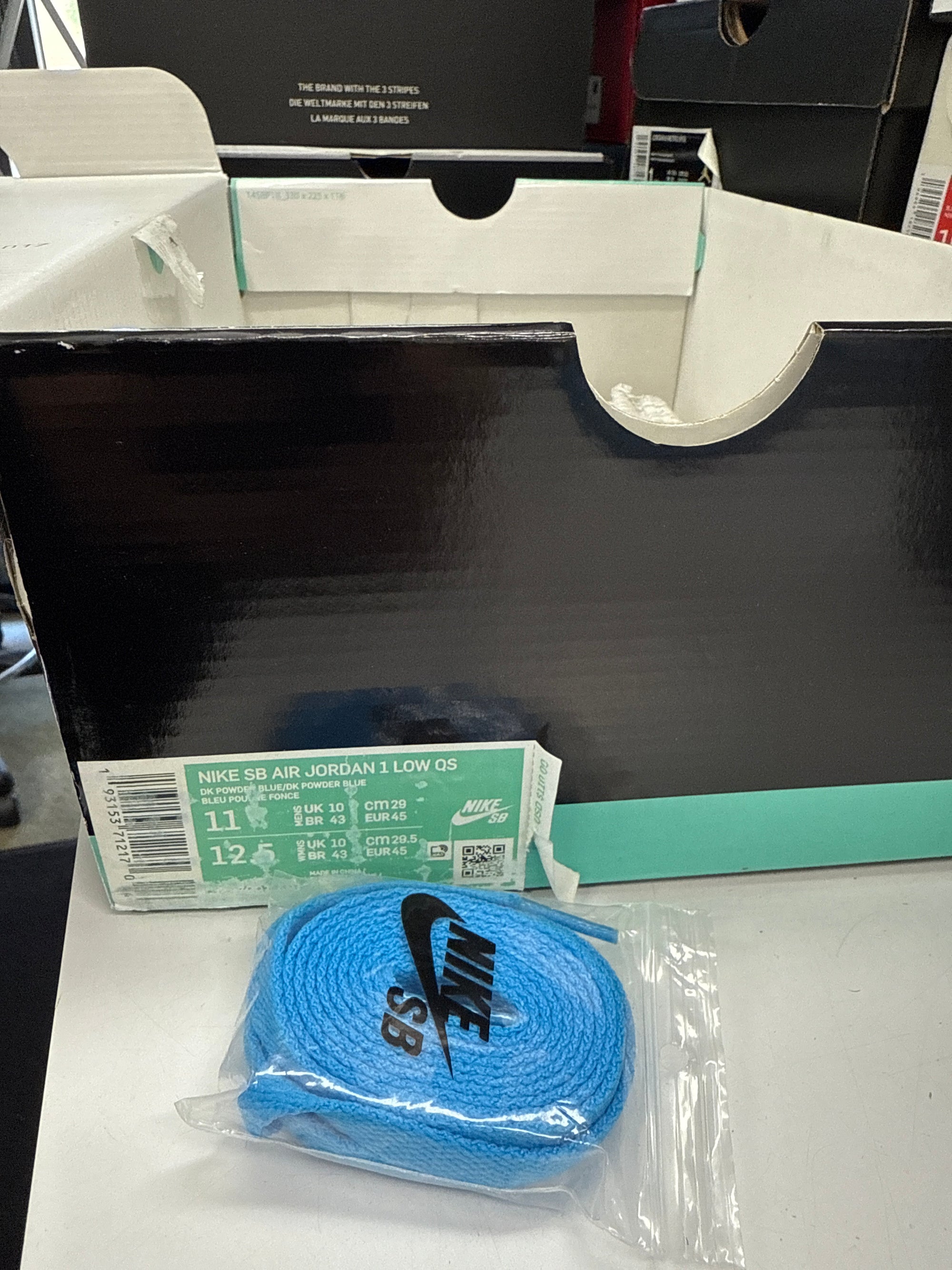 SB AIR JORDAN 1 LOW UNC - SIZE 11 (WORN)