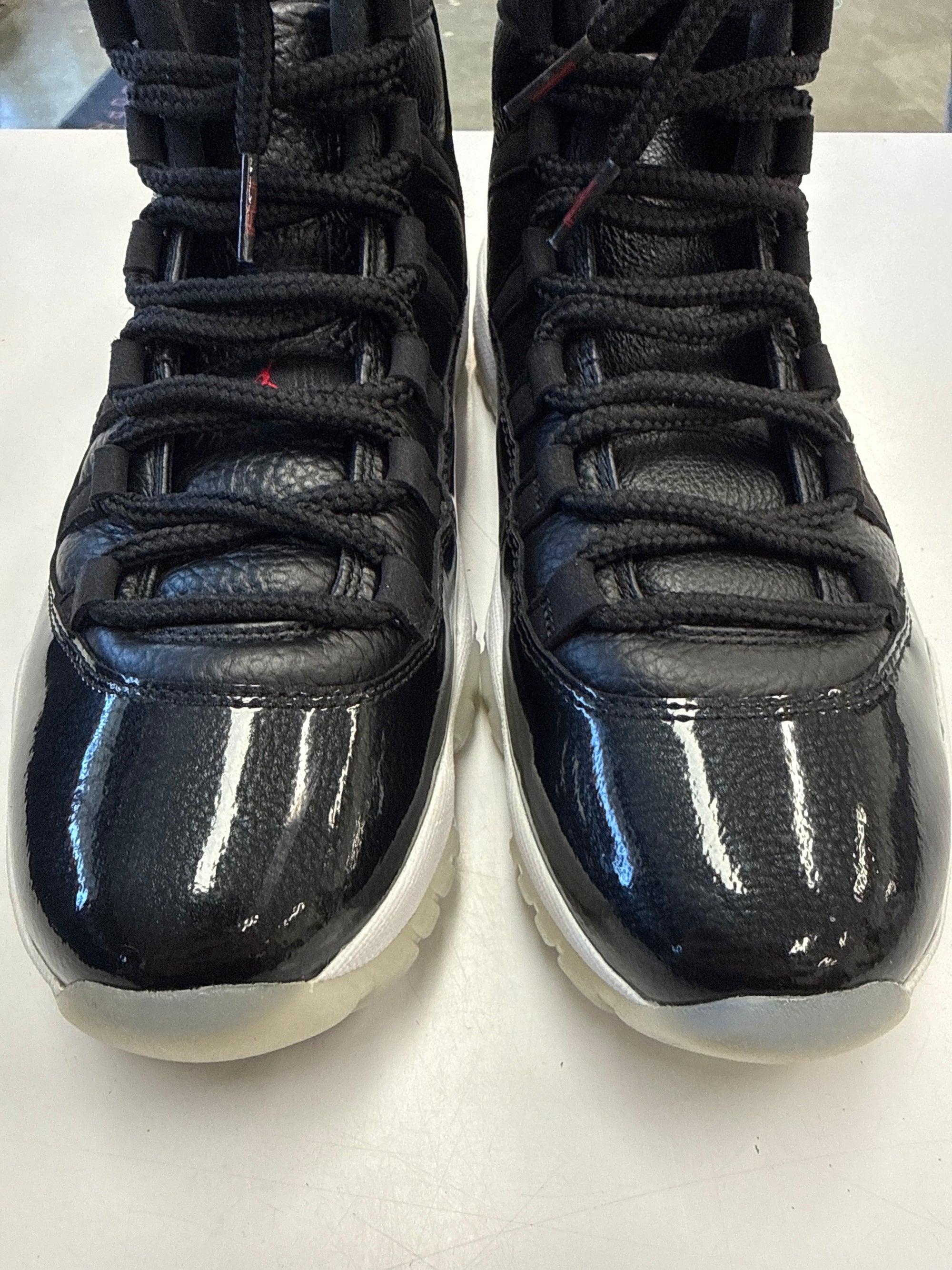 AIR JORDAN 11 LOW 72-10 - SIZE 8.5 (WORN)