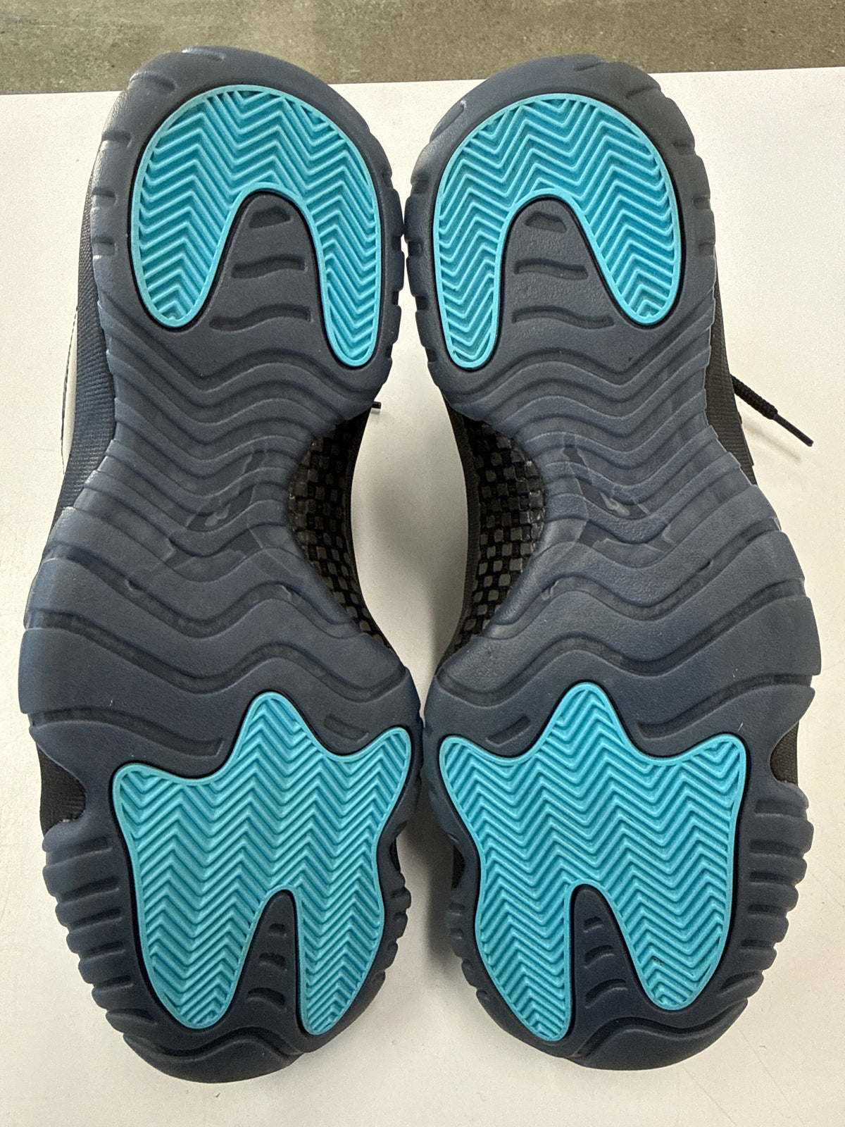 AIR JORDAN 11 GAMMA BLUE 2025 - SIZE 11.5 (WORN)