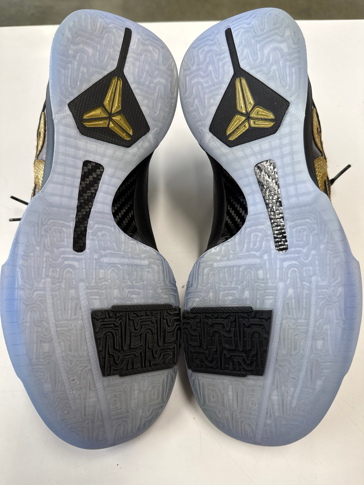 KOBE 5 PROTRO YEAR OF THE MAMBA EGGPLANT - SIZE 9 (WORN)