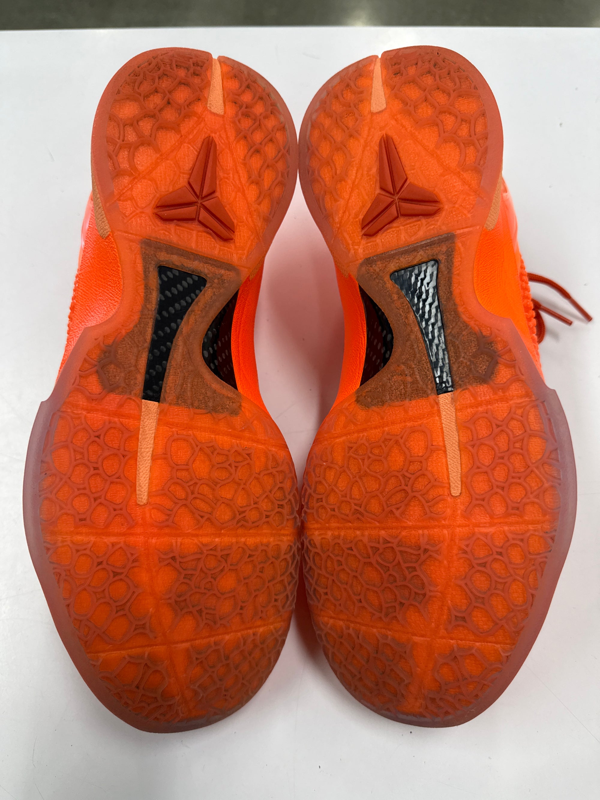 KOBE 6 PROTRO TOTAL ORANGE - SIZE 10.5 (WORN)