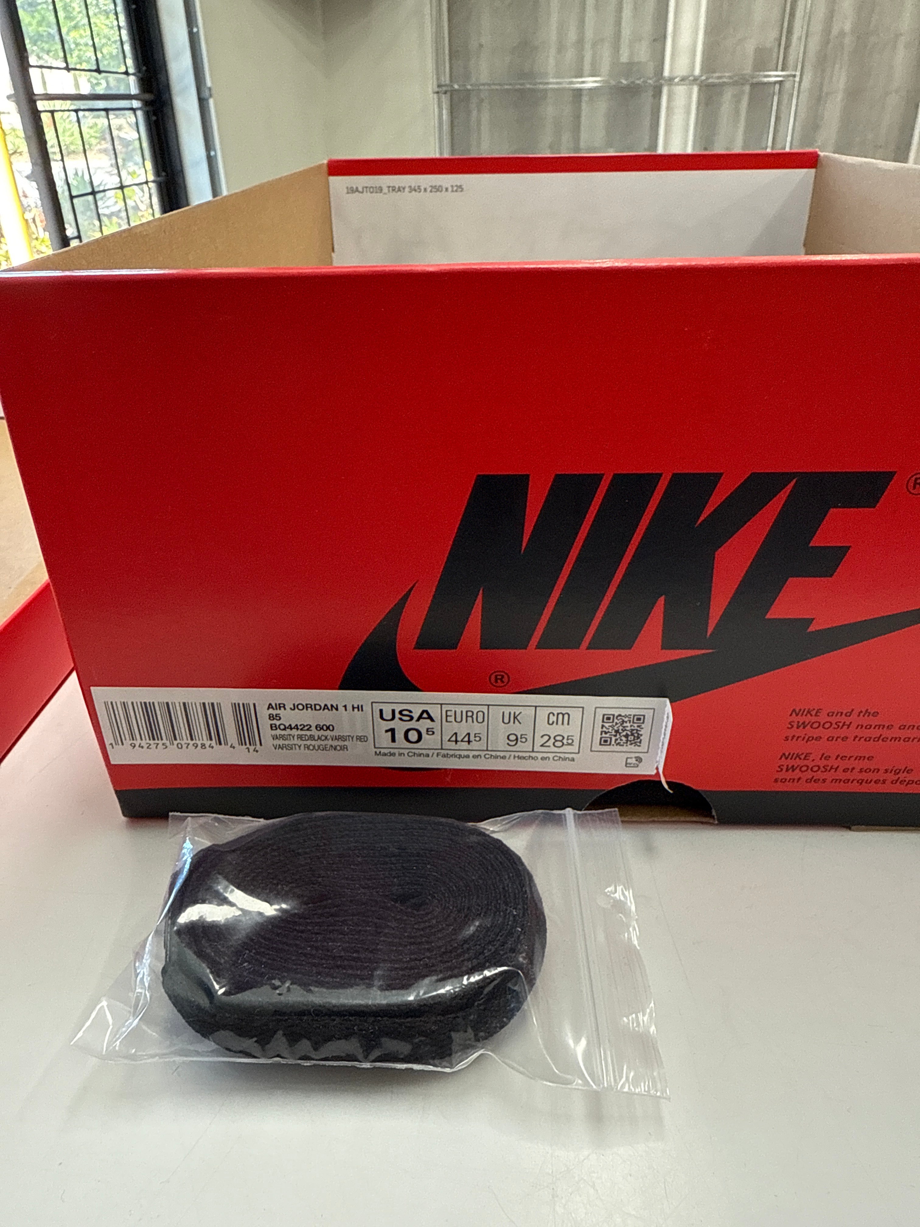 美品NIKE AIR JORDAN 39レッド 30cm★ザムスト インソール付 AIR JORDAN 1 HI 85 VARSITY RED - SIZE 10.5 (WORN) - SUPER CLEAN
