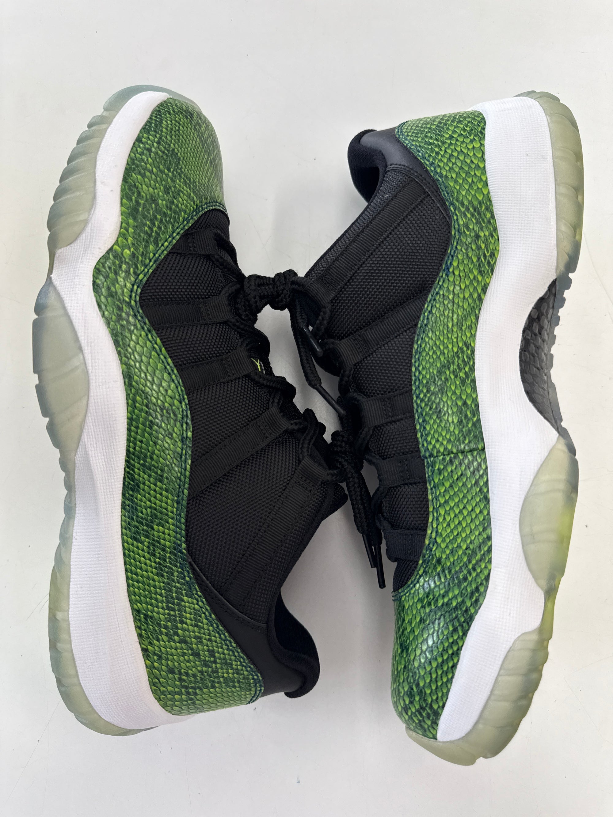AIR JORDAN 11 LOW SNAKESKIN - SIZE 10.5 (WORN)