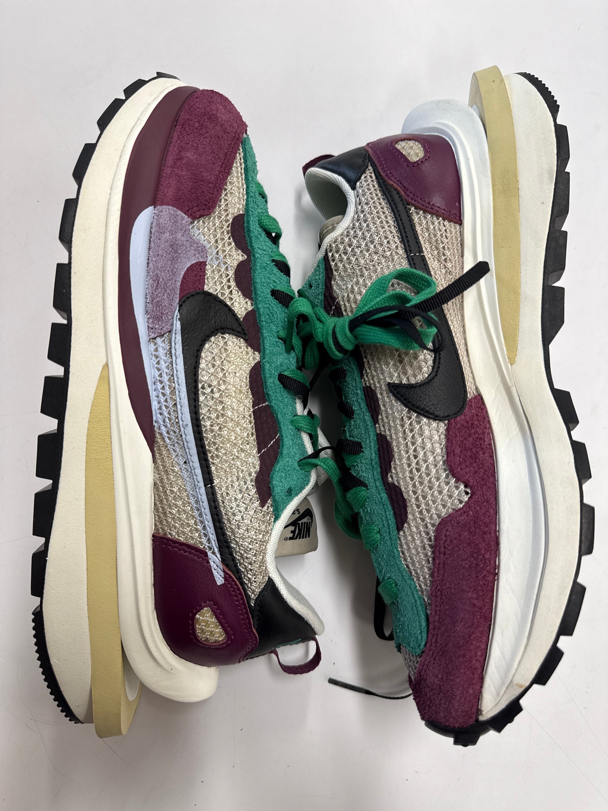 VAPORWAFFLE SACAI VILLAIN RED NEPTUNE GREEN - SIZE 10.5 (WORN)