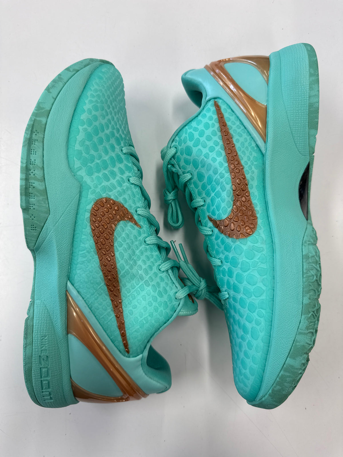 KOBE 6 PROTRO JALEN BRUNSON STATUE OF LIBERTY - SIZE 10 (WORN)