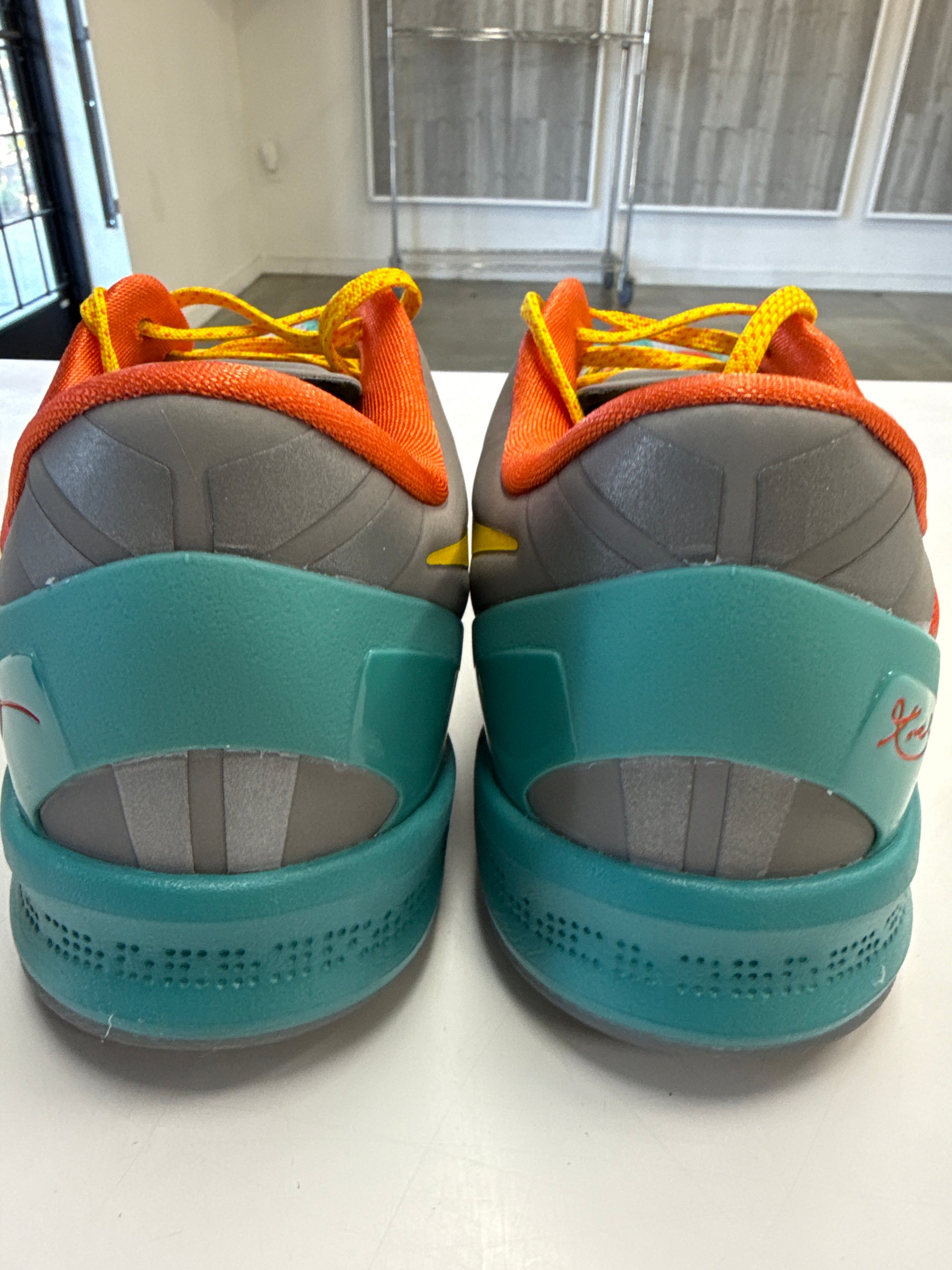 KOBE 8 PROTRO VENICE BEACH 2024 - SIZE 9 (WORN)