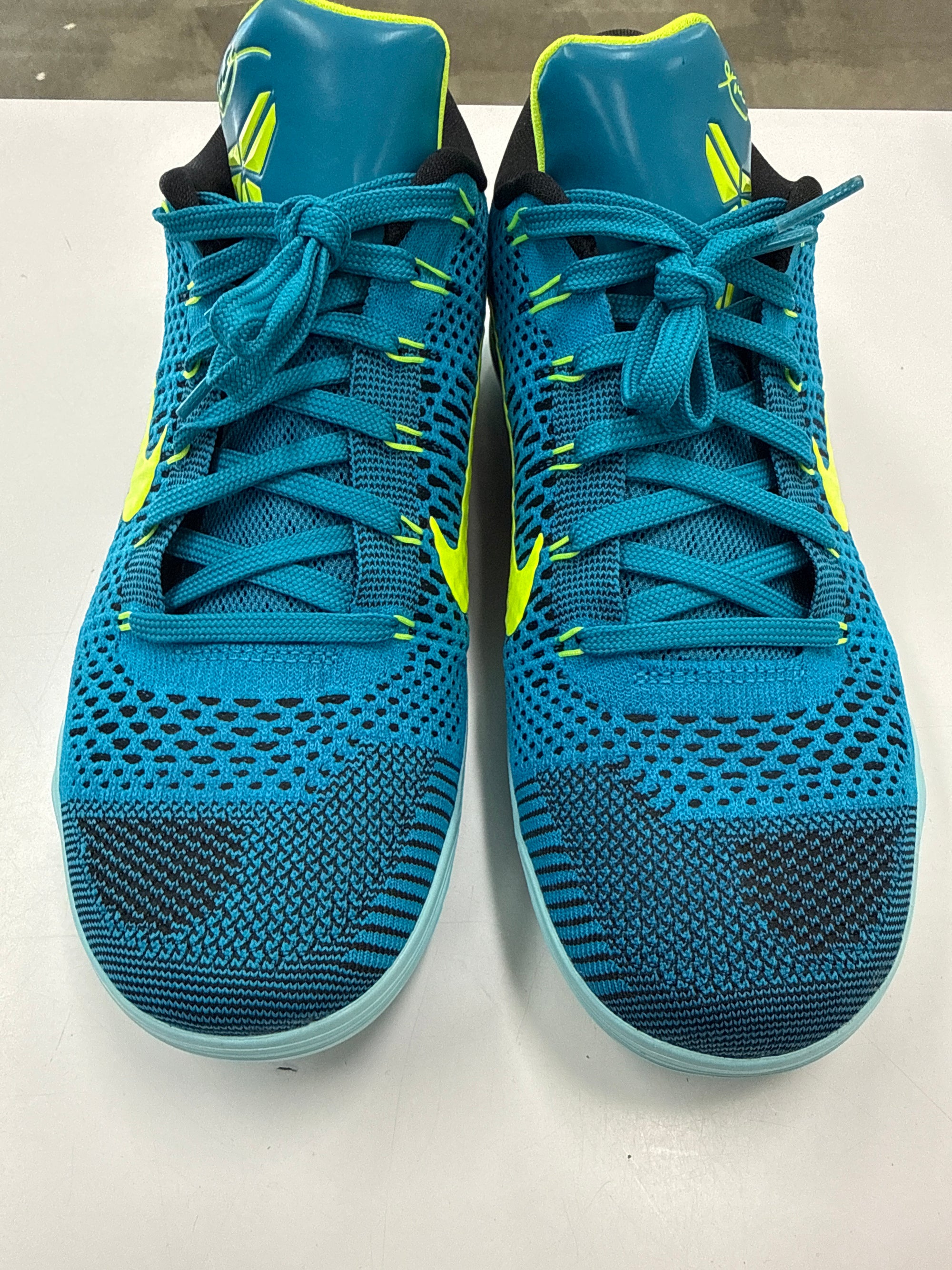 KOBE 9 ELITE LOW PROTRO PERSPECTIVE - SIZE 10.5 (WORN)