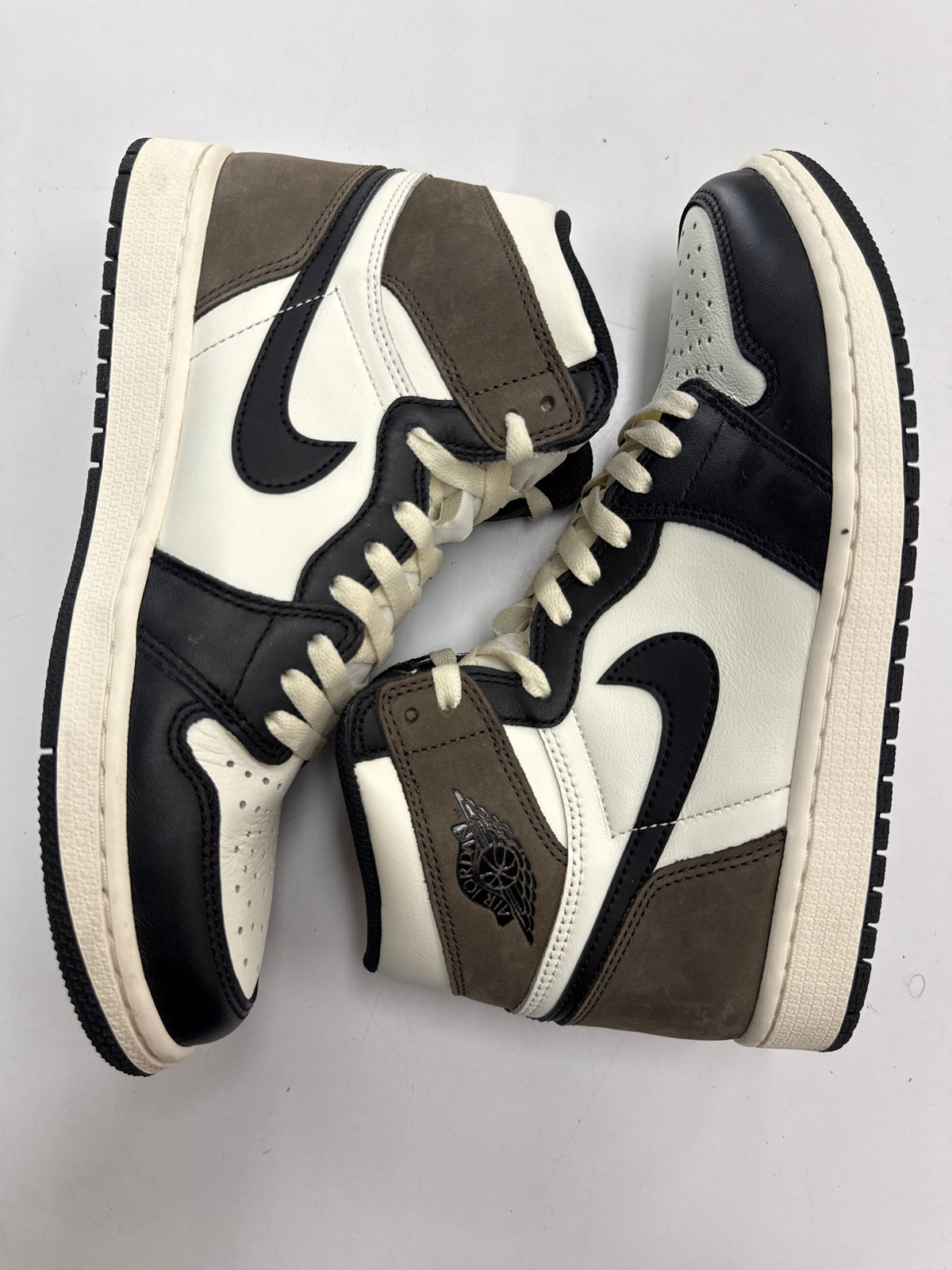 AIR JORDAN 1 HIGH DARK MOCHA - SIZE 8.5 (WORN)
