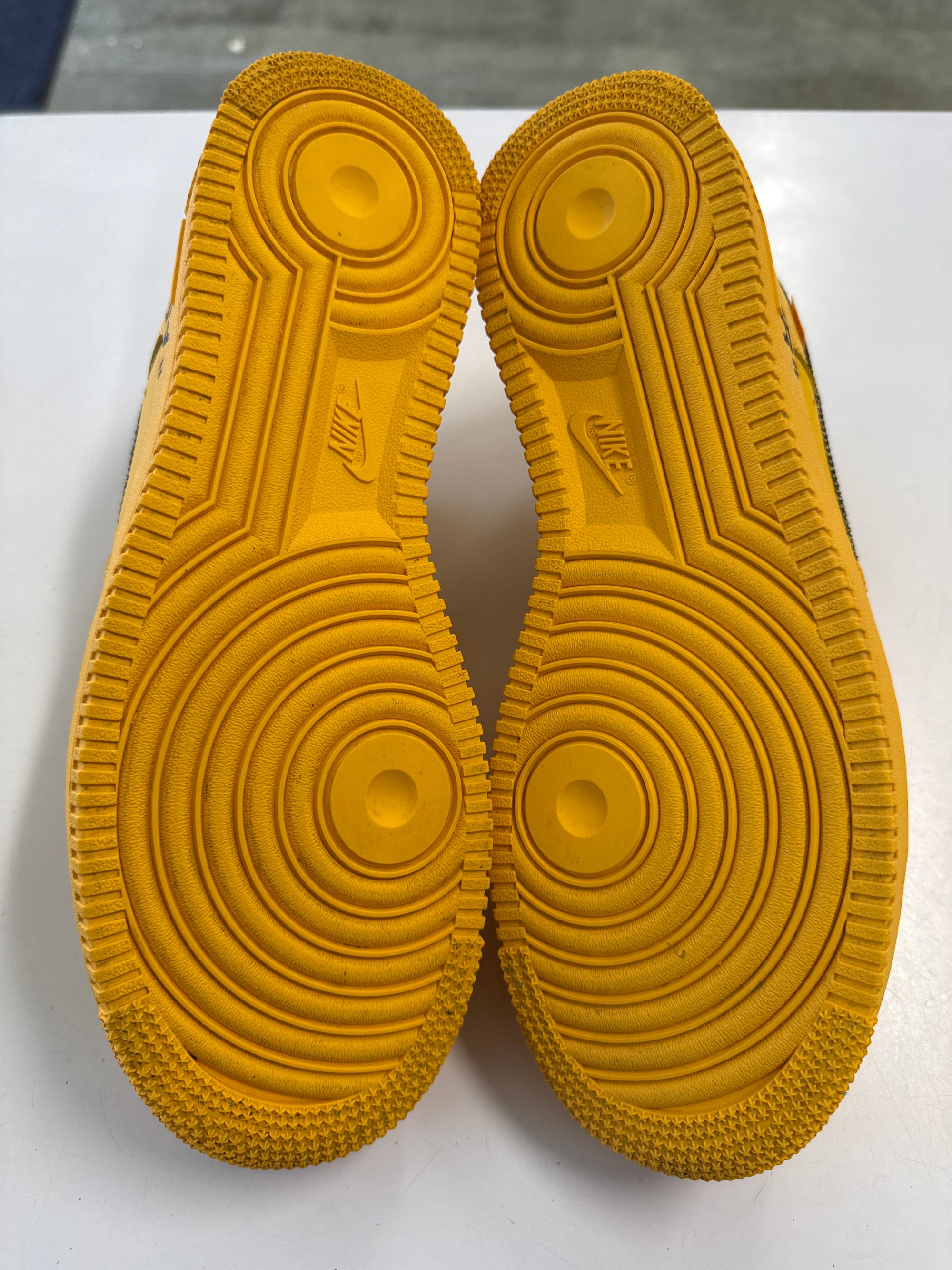 OFF WHITE AIR FORCE 1 LOW UNIVERSITY GOLD - SIZE 9.5 (WORN)