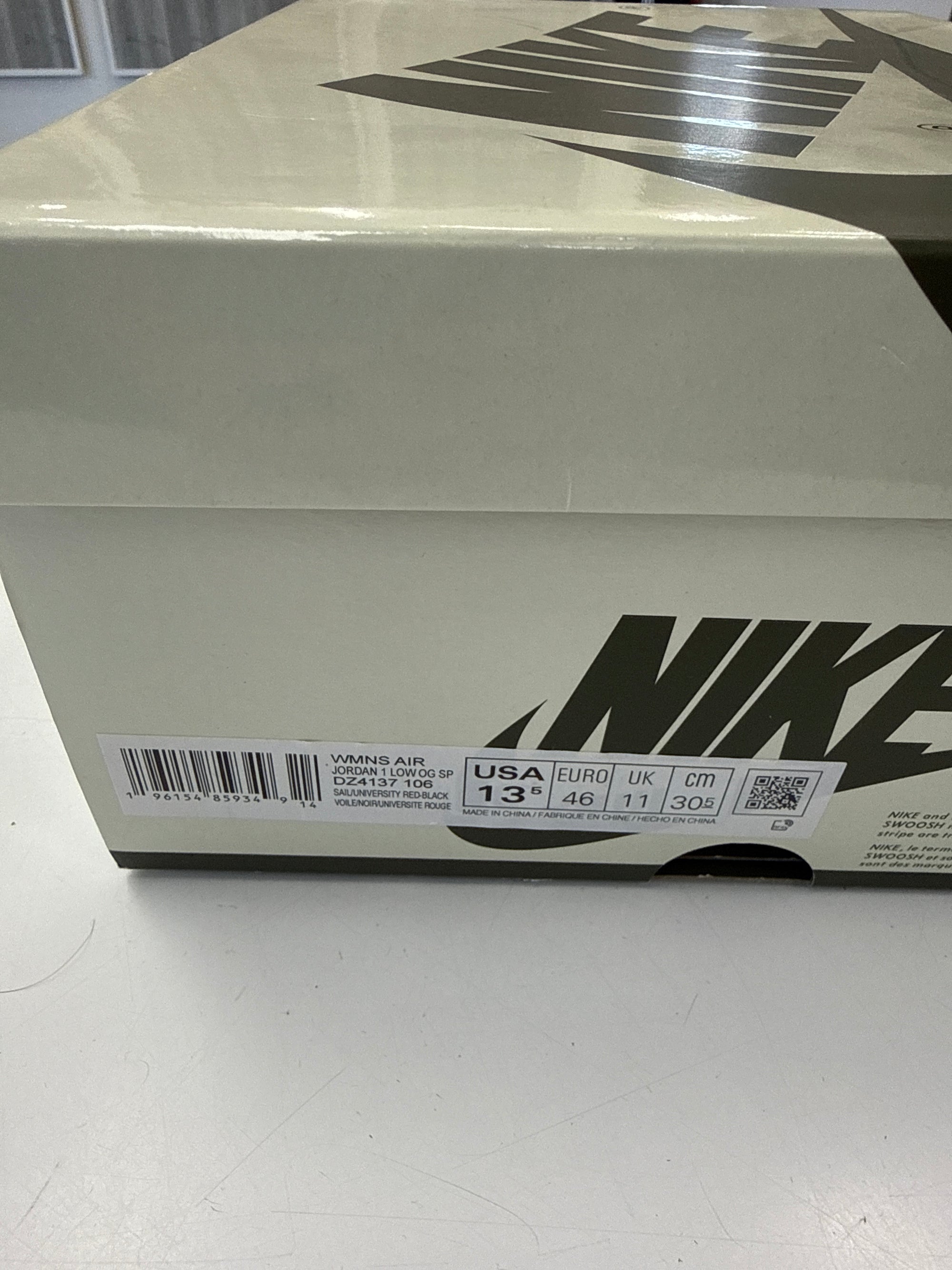 WMNS AIR JORDAN 1 LOW OLIVE - SIZE W13.5 M12 (WORN)