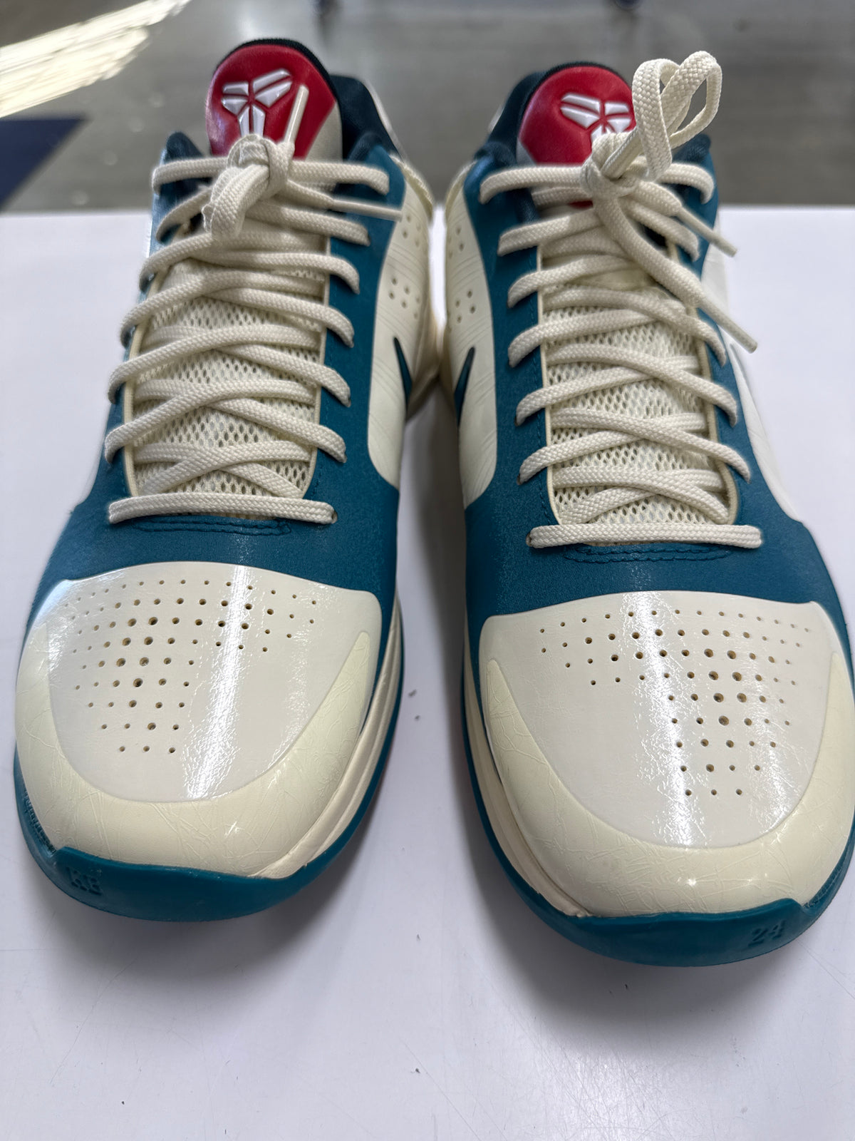 KOBE 5 PROTRO CAITLIN CLARK COCONUT MILK SPRUCE - SIZE 10 (WORN)