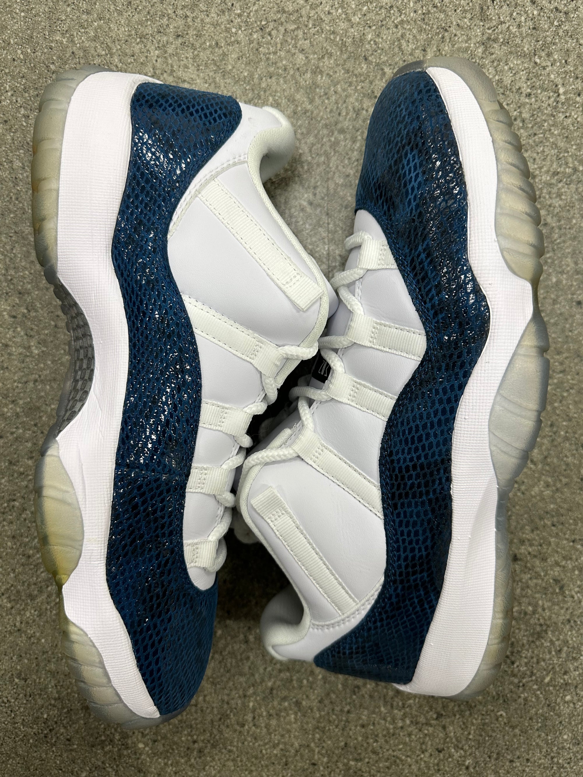 AIR JORDAN 11 LOW SNAKESKIN NAVY - SIZE 11 (WORN)