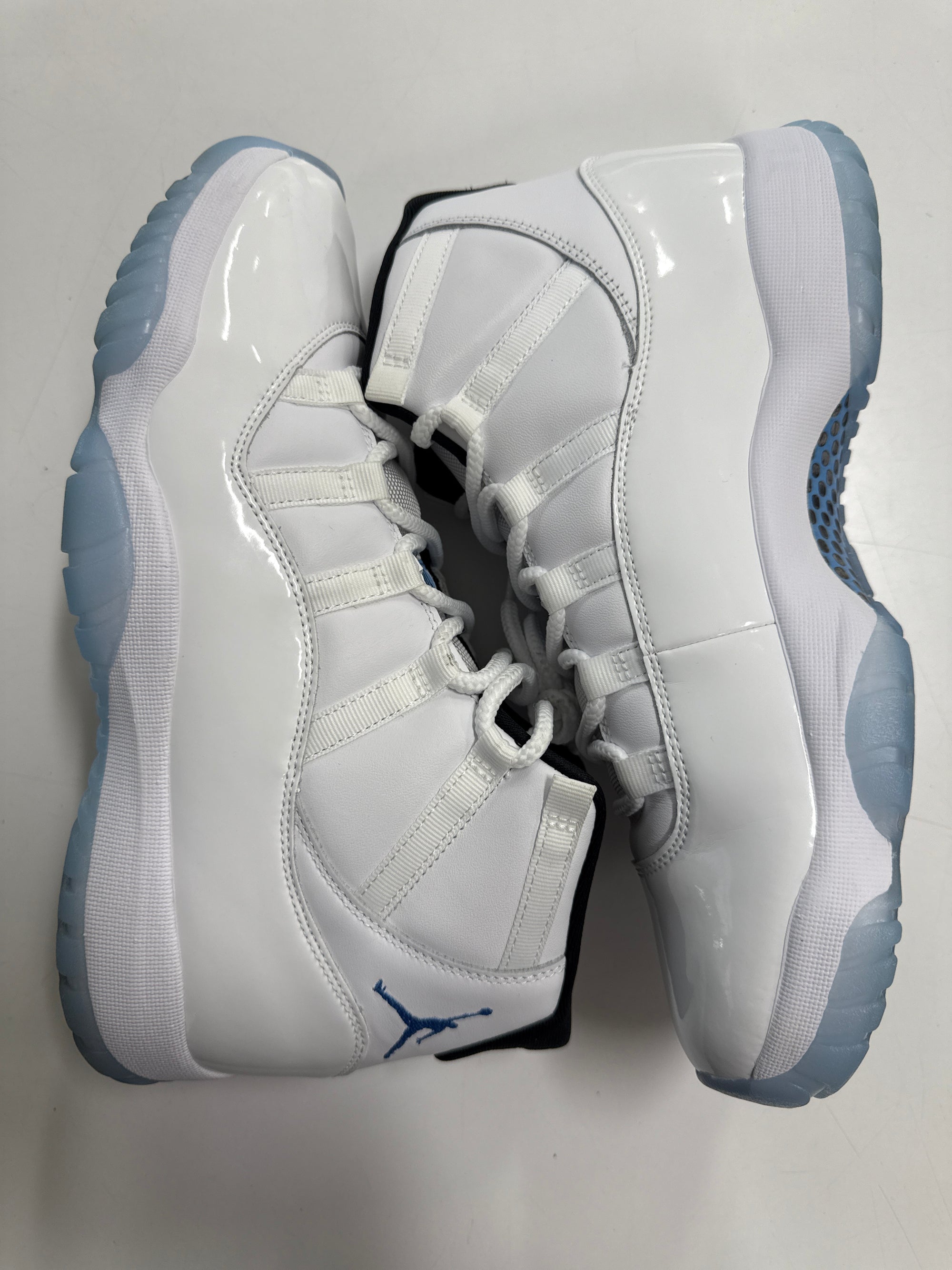 AIR JORDAN 11 LEGEND BLUE 2024 - SIZE 11 (WORN)