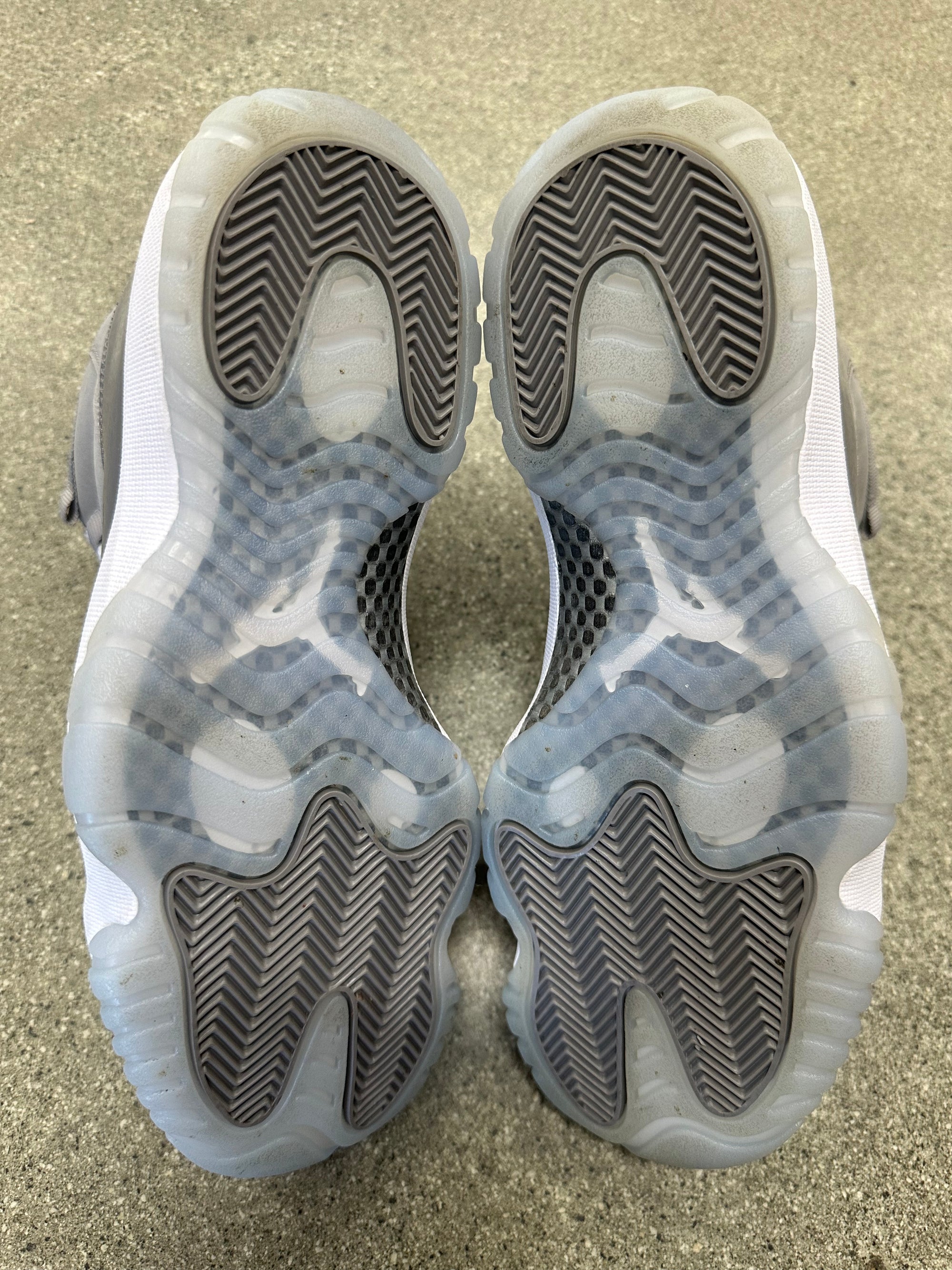 AIR JORDAN 11 COOL GREY 2021 - SIZE 9.5 (WORN) (SUPER CLEAN)