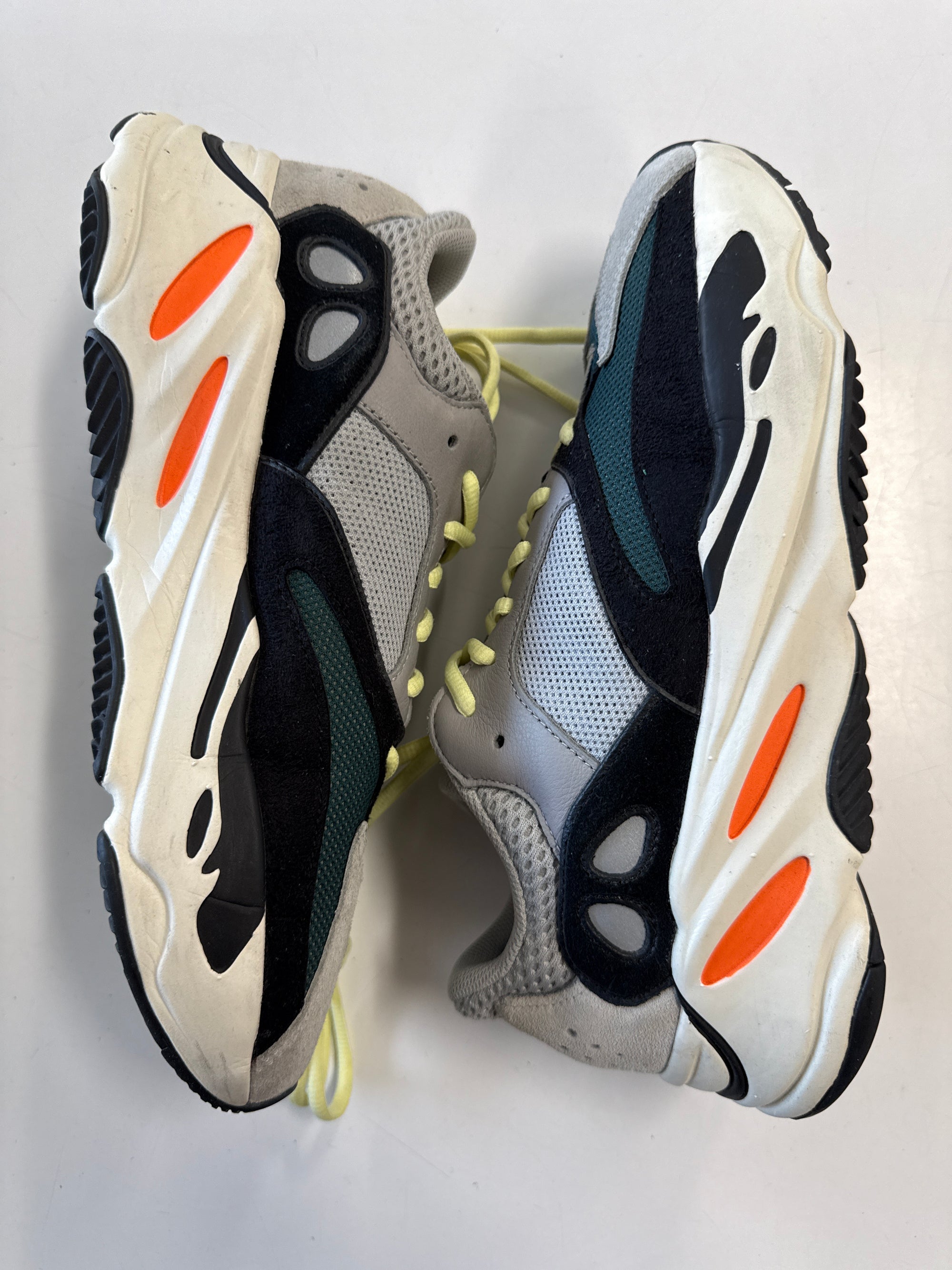 YEEZY BOOST 700 WAVE RUNNER - SIZE 9 (WORN)