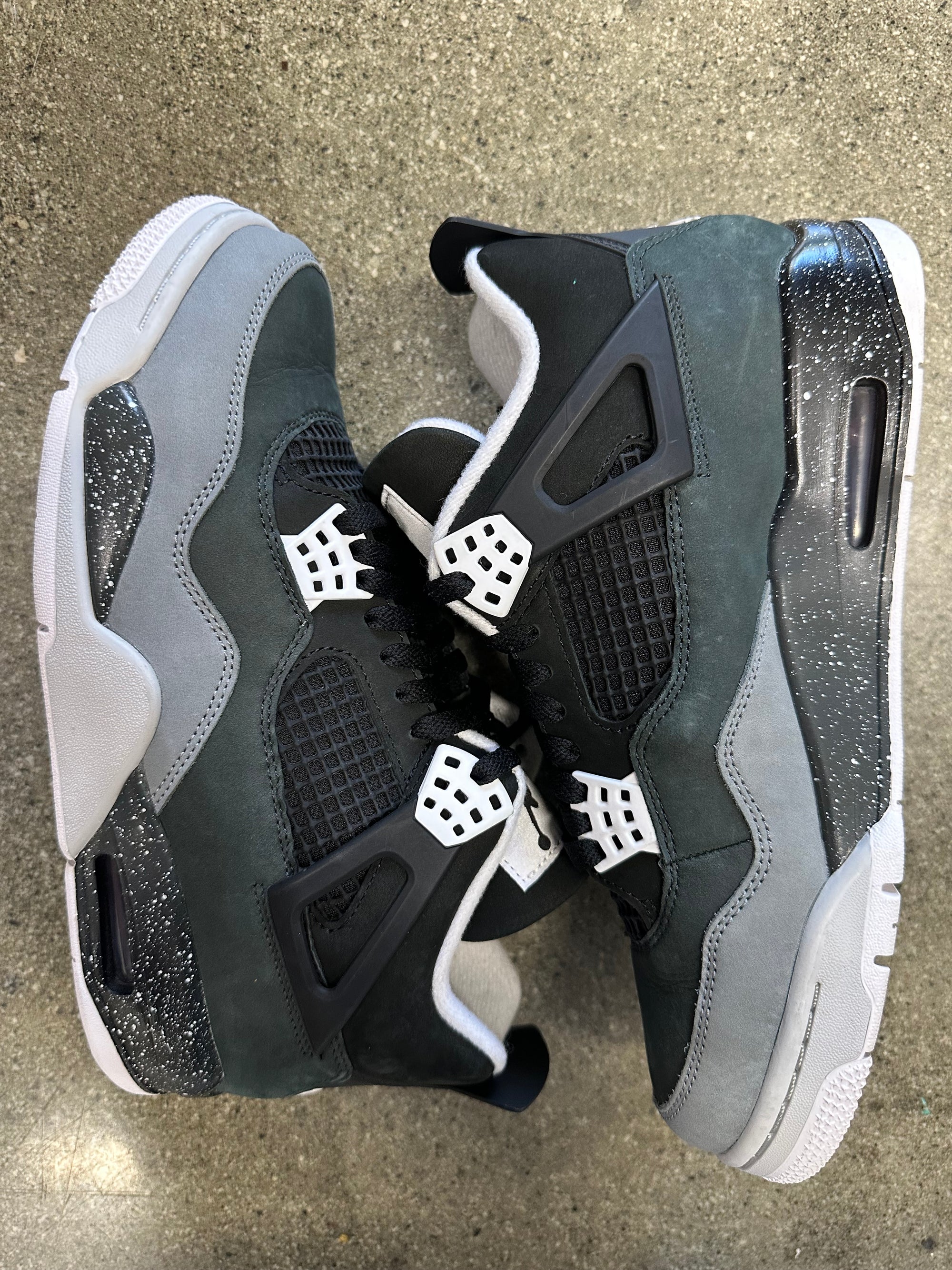 AIR JORDAN 4 FEAR - SIZE 9.5 (WORN)