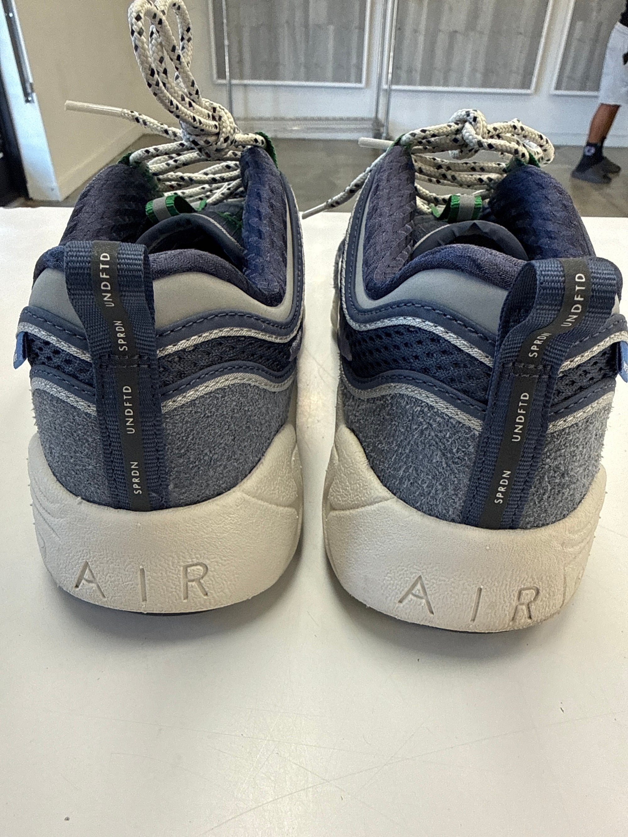 AIR ZOOM SPIRIDON UNDEFEATED THUNDER BLUE - SIZE 8.5 (WORN)