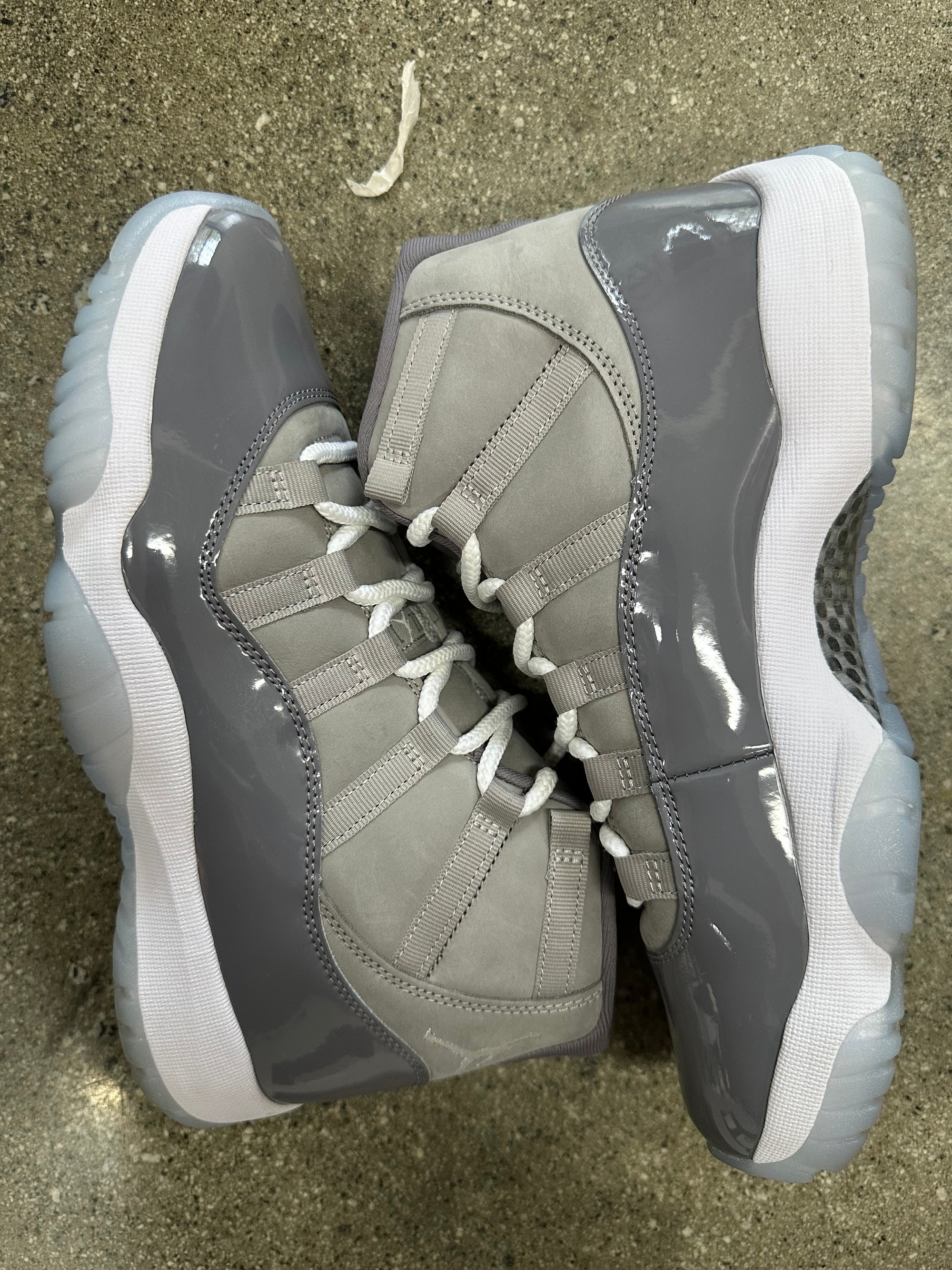 AIR JORDAN 11 COOL GREY 2021 - SIZE 9 (WORN)