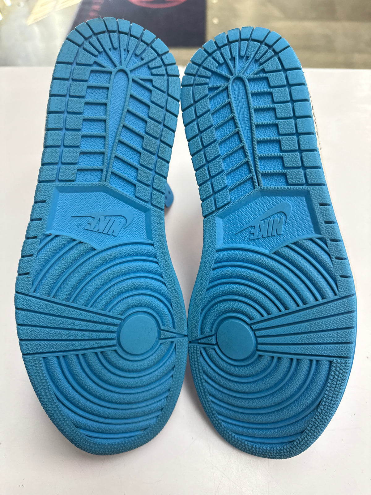 OFF WHITE AIR JORDAN 1 HIGH UNIVERSITY BLUE - SIZE 9.5 (WORN)