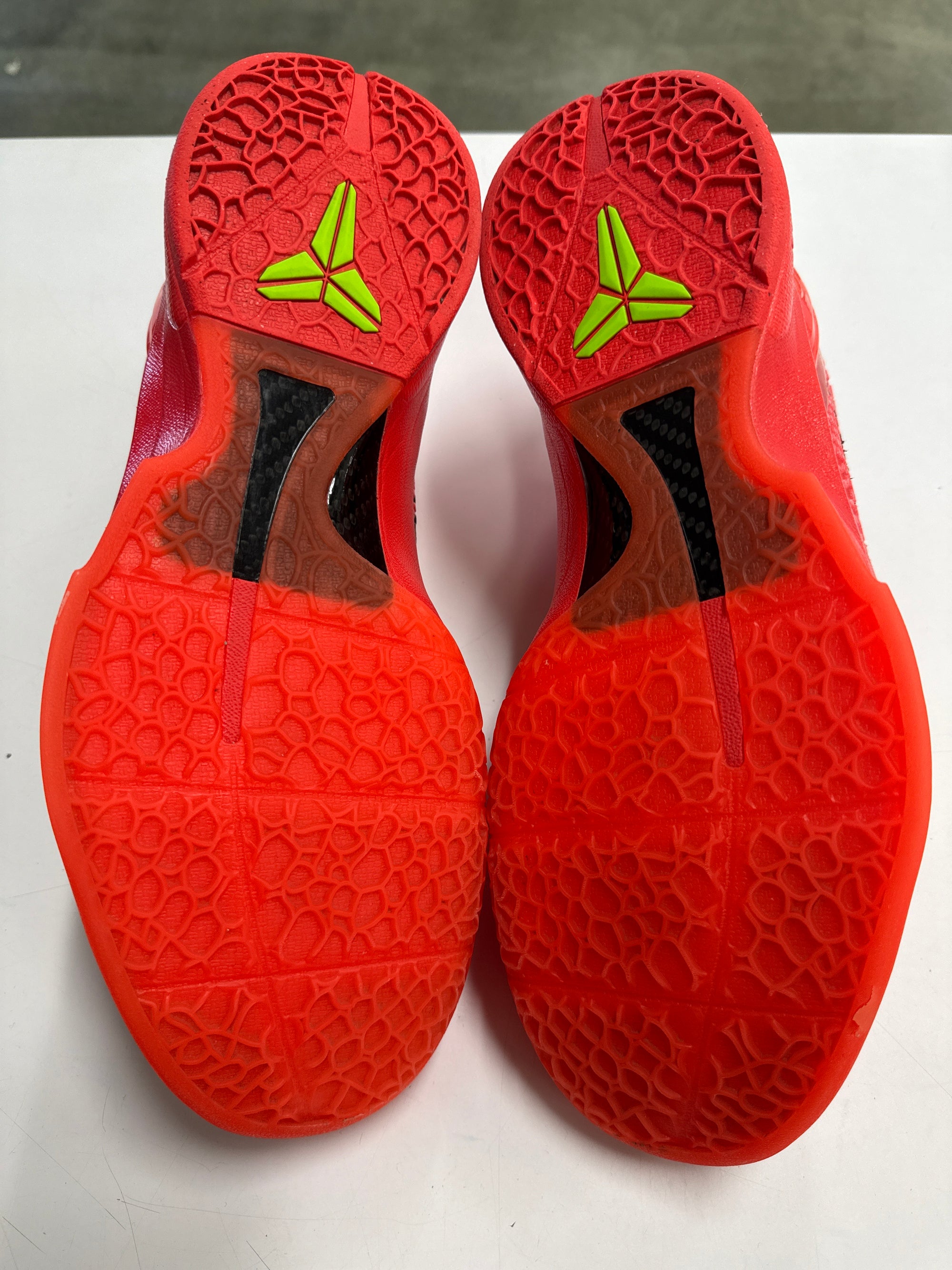KOBE 6 PROTRO REVERSE GRINCH - SIZE 13 (WORN)